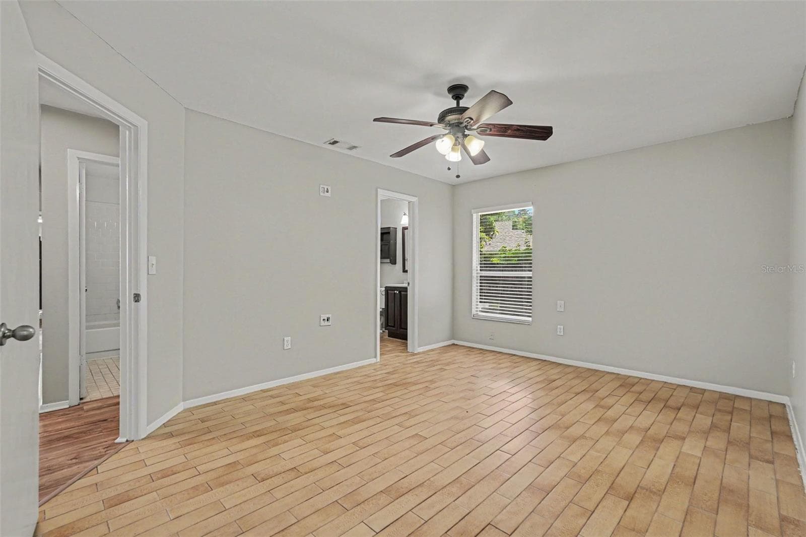 Single Family Residence at 5953 BIRCHWOOD DR, TAMPA, photo 11 of 21