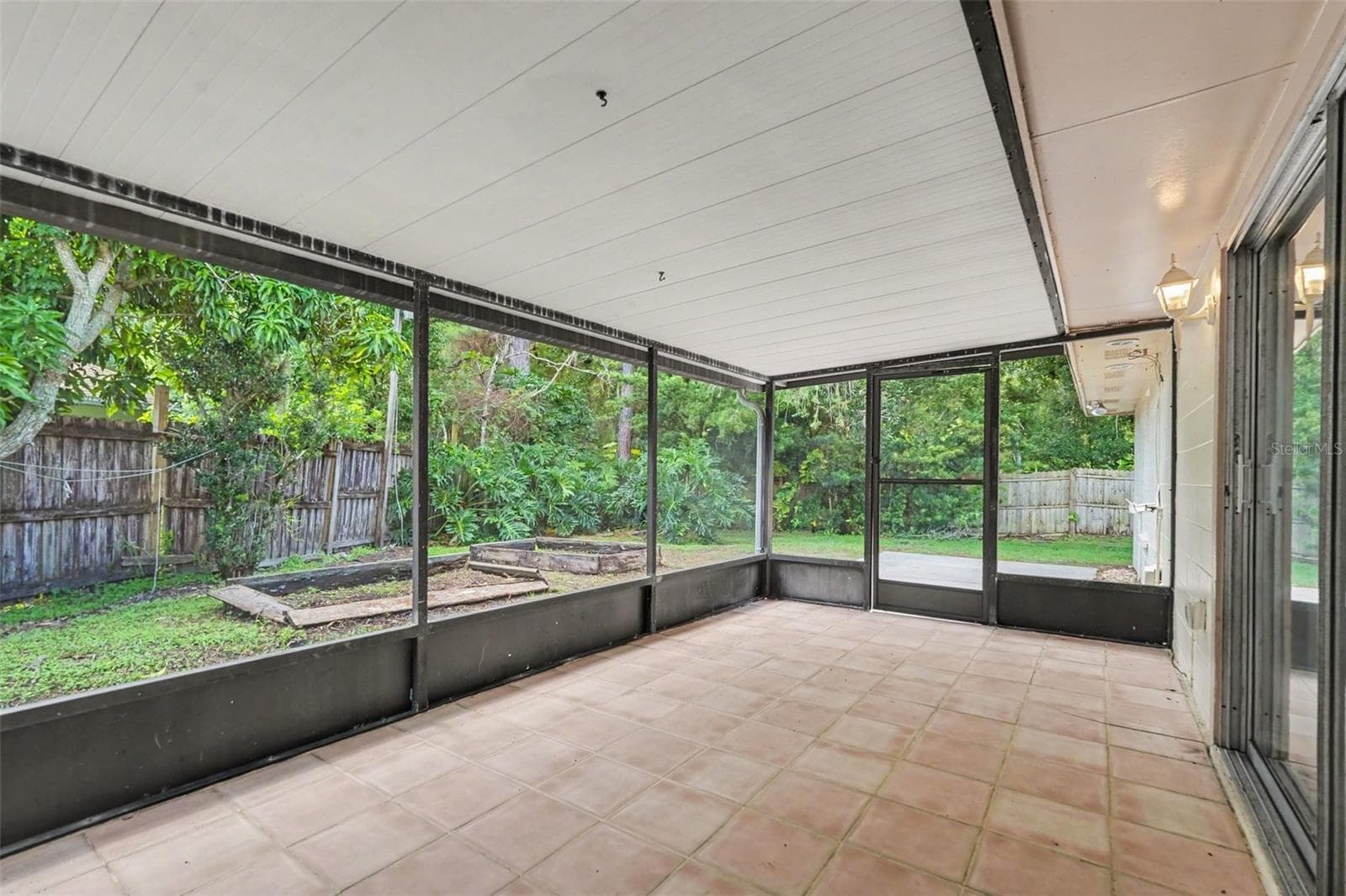 Single Family Residence at 5953 BIRCHWOOD DR, TAMPA, photo 17 of 21