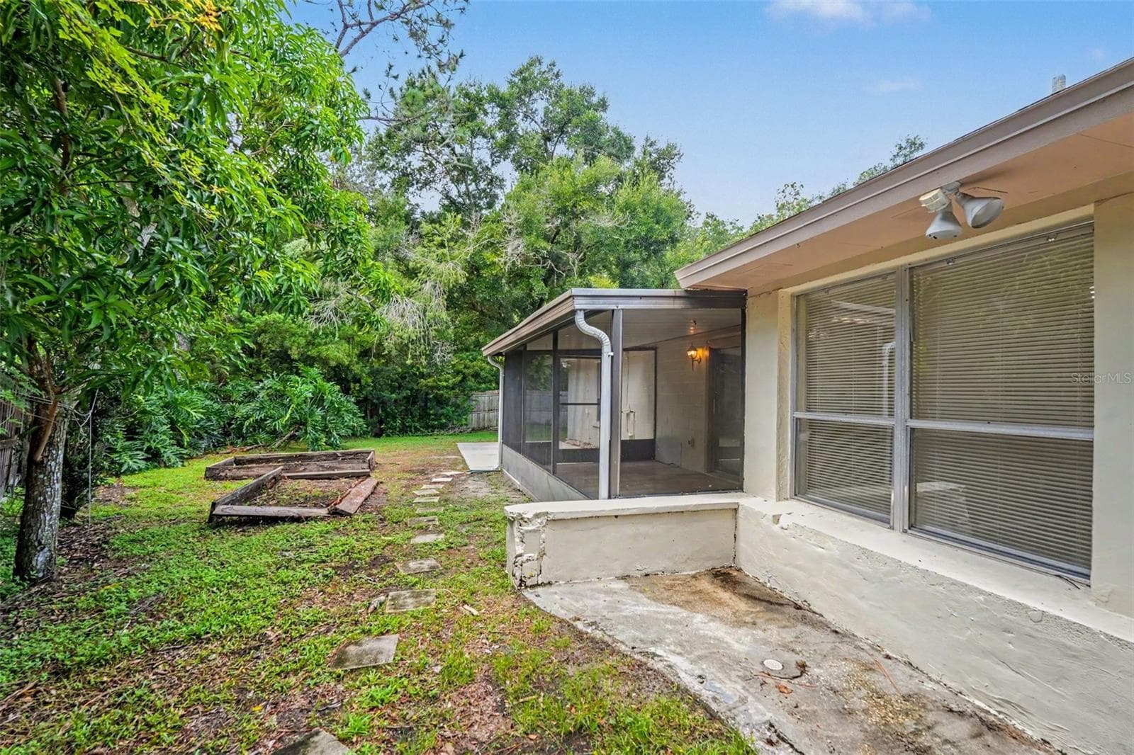 Single Family Residence at 5953 BIRCHWOOD DR, TAMPA, photo 19 of 21