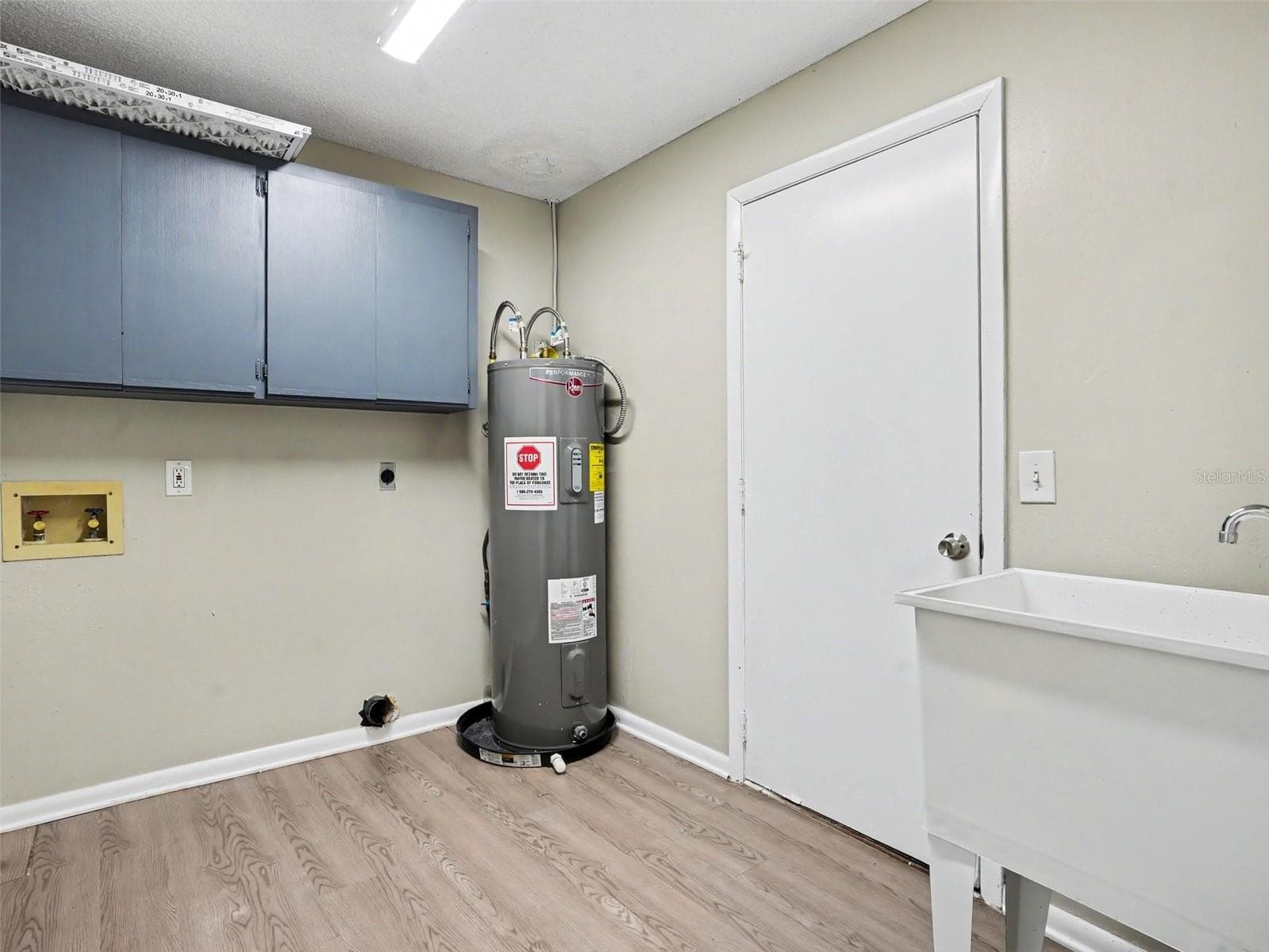 Single Family Residence at 6316 TIMUCUANS DR, LAKELAND, photo 13 of 16