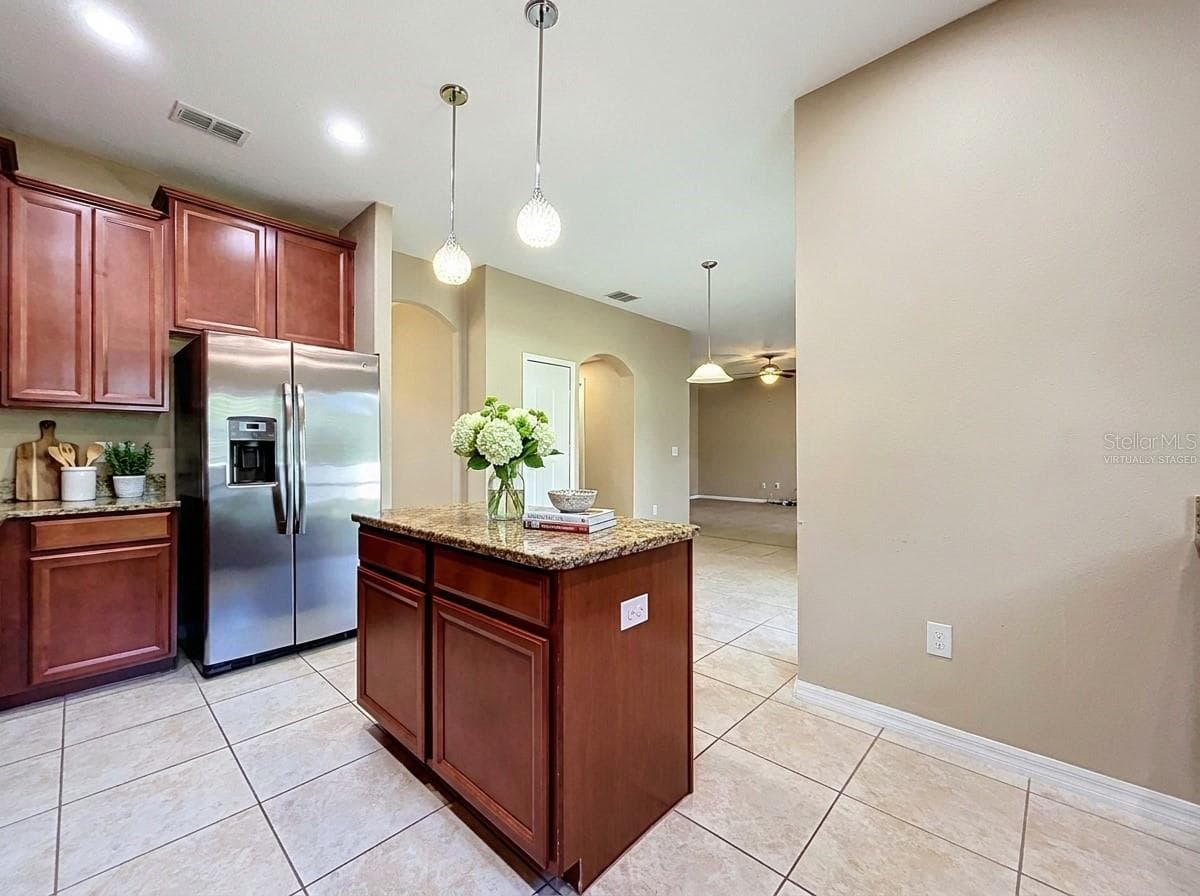 Virtually staged- - 18607 BRIAR OAKS DR, HUDSON