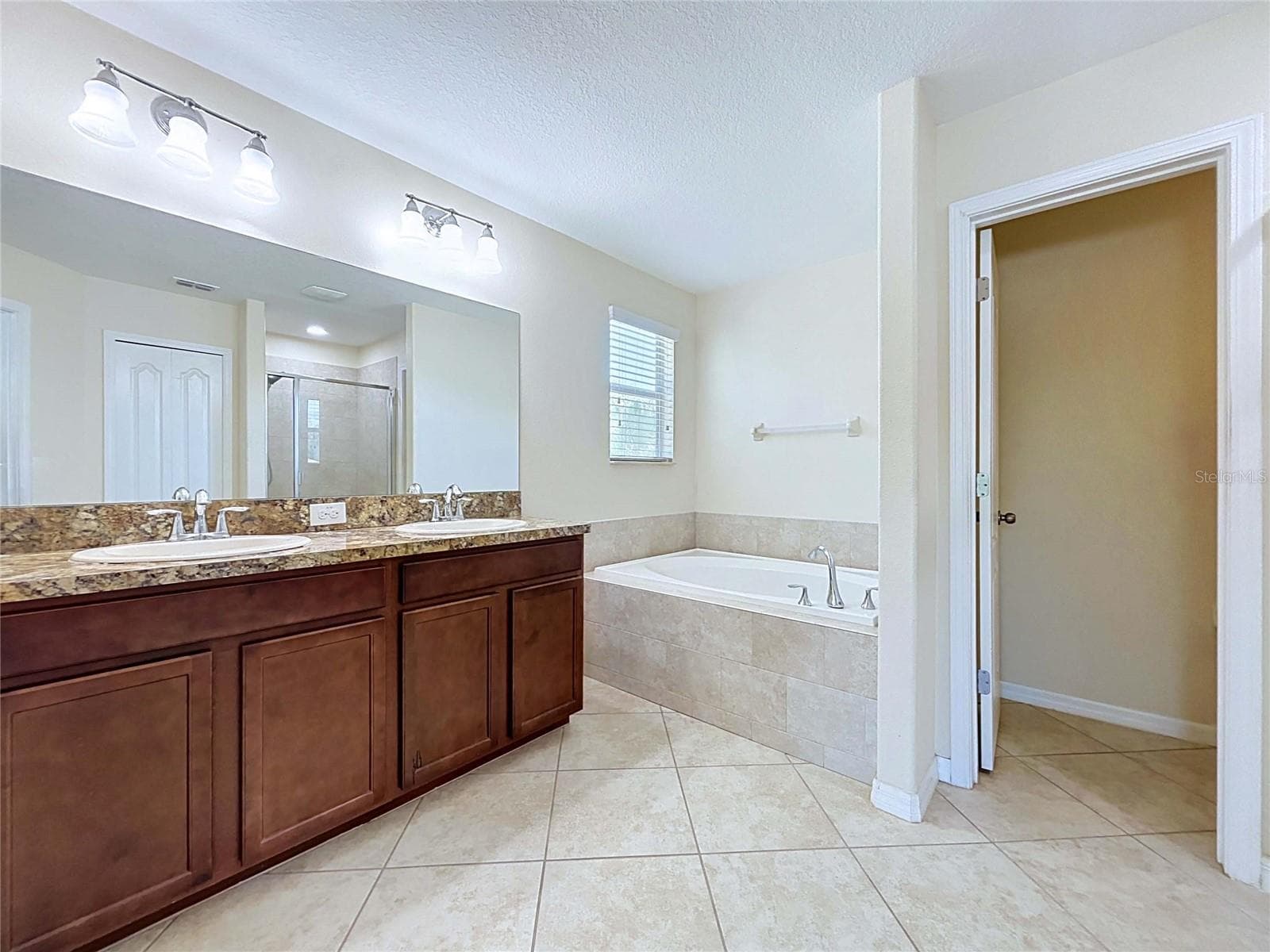 Single Family Residence at 18607 BRIAR OAKS DR, HUDSON, photo 43 of 88