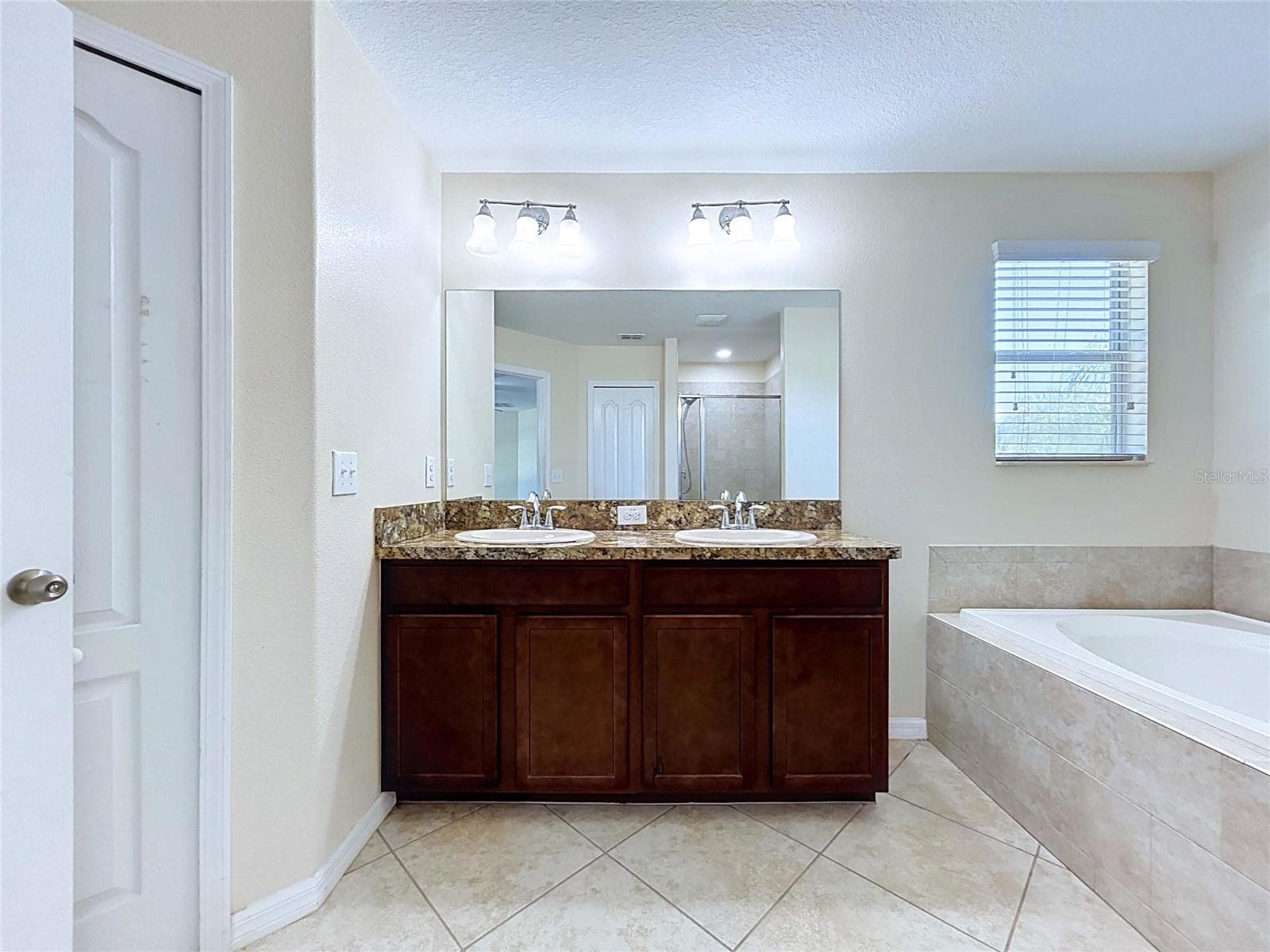 Single Family Residence at 18607 BRIAR OAKS DR, HUDSON, photo 44 of 88