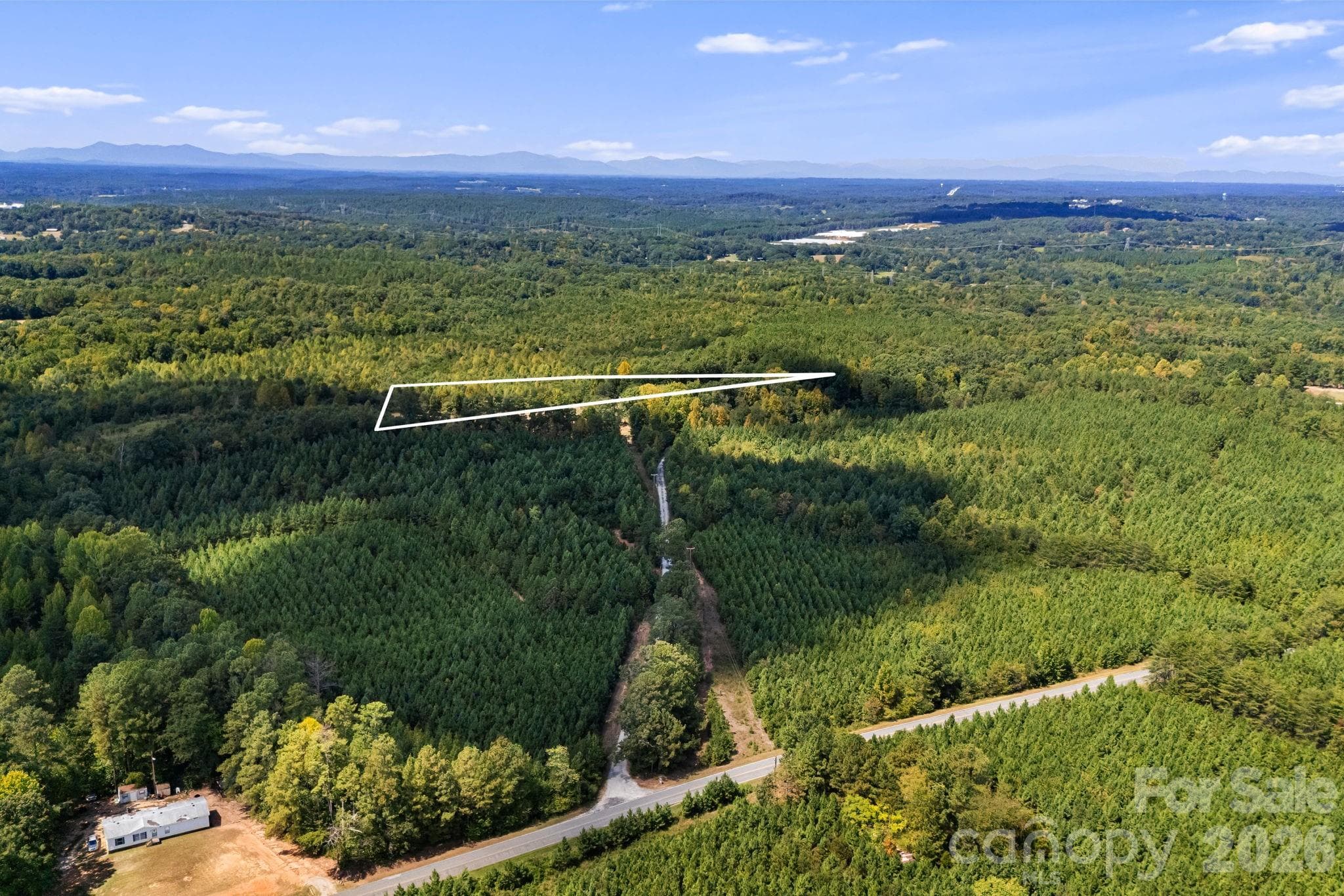 view of property and driveway - 241 Ophelia Drive, Mooresboro