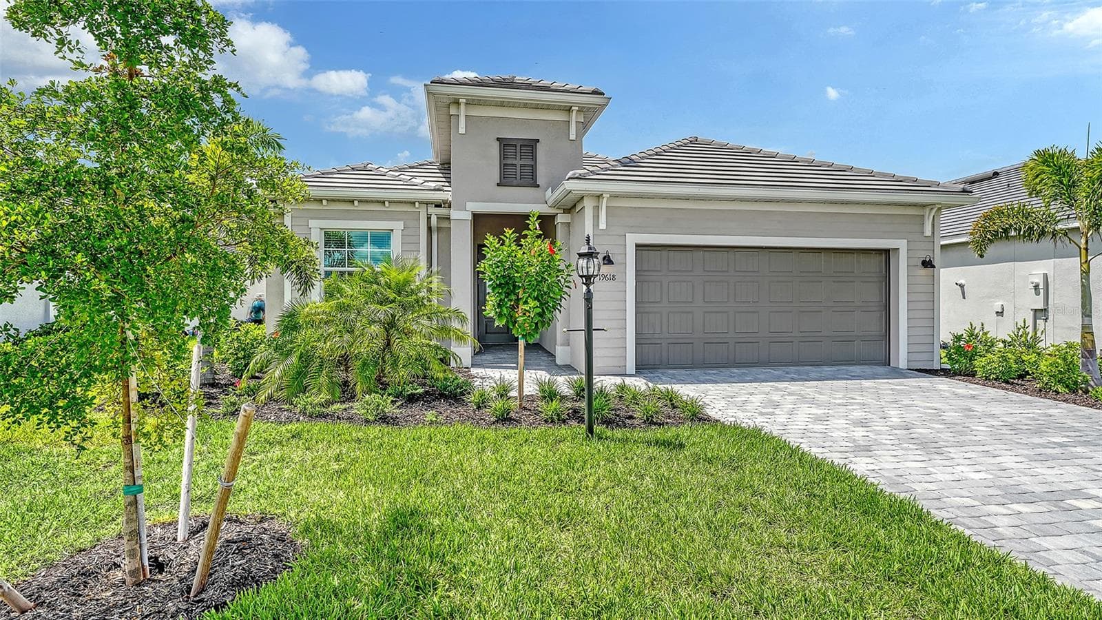Single Family Residence at 19618 CONCH DR, LAKEWOOD RANCH, photo 2 of 44