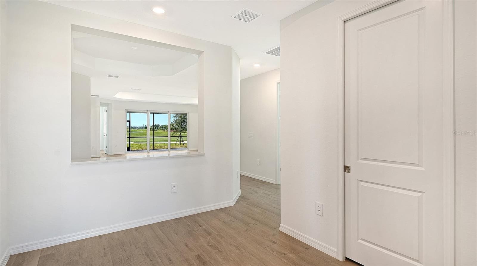 Single Family Residence at 19618 CONCH DR, LAKEWOOD RANCH, photo 5 of 44
