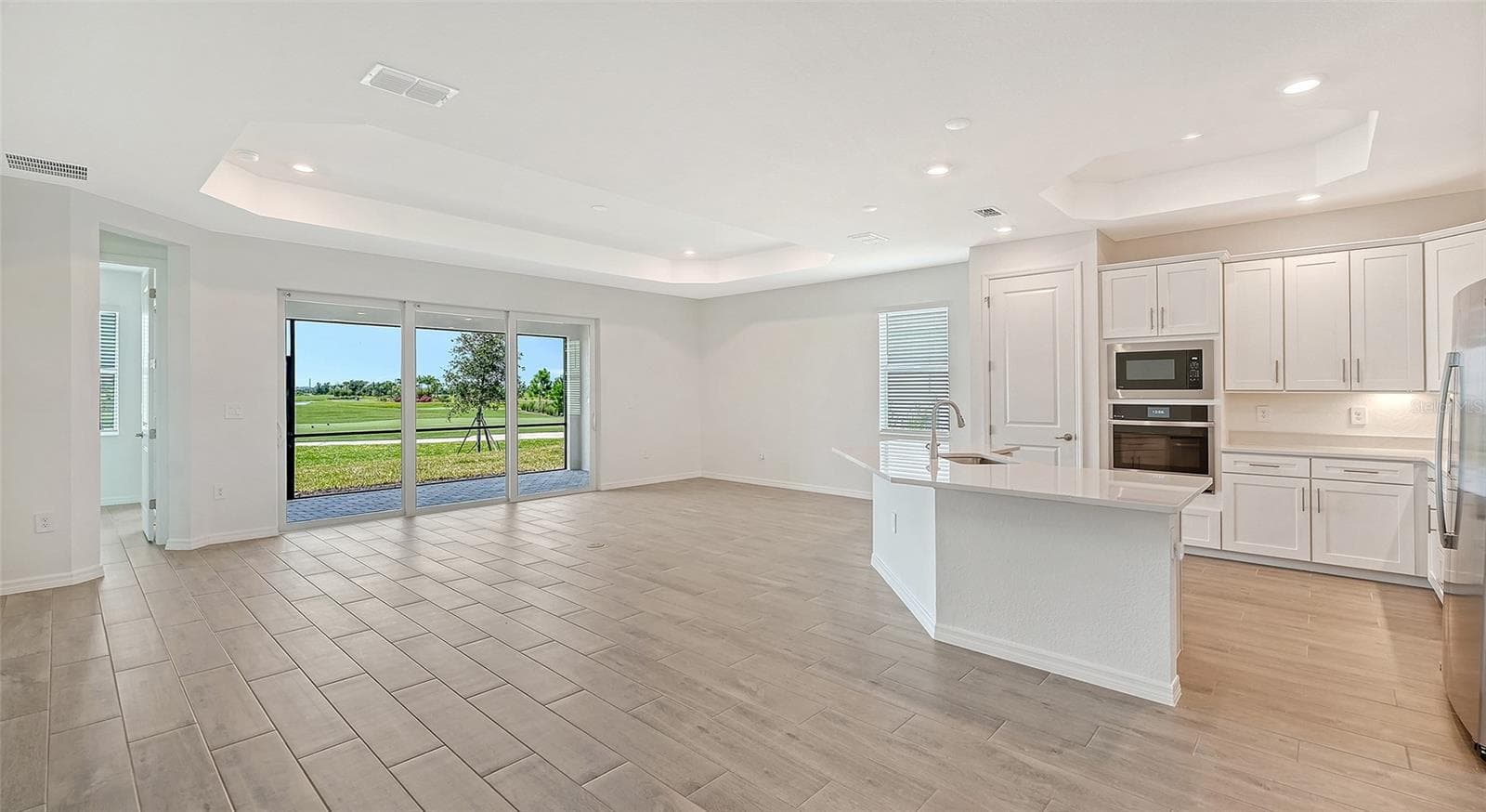 Single Family Residence at 19618 CONCH DR, LAKEWOOD RANCH, photo 6 of 44