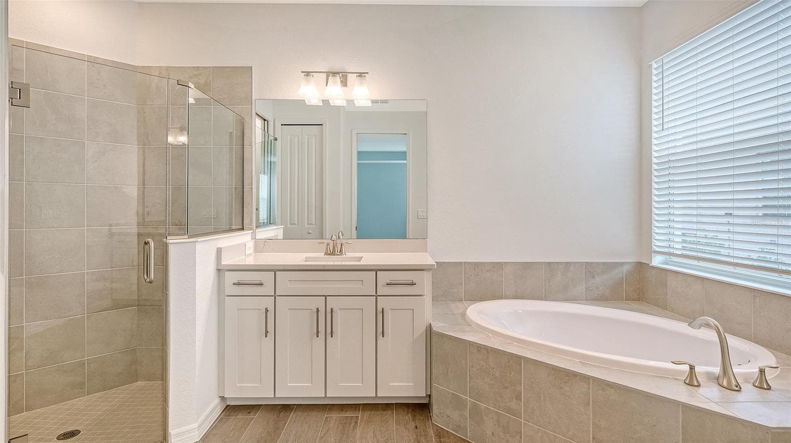 Single Family Residence at 19618 CONCH DR, LAKEWOOD RANCH, photo 22 of 44