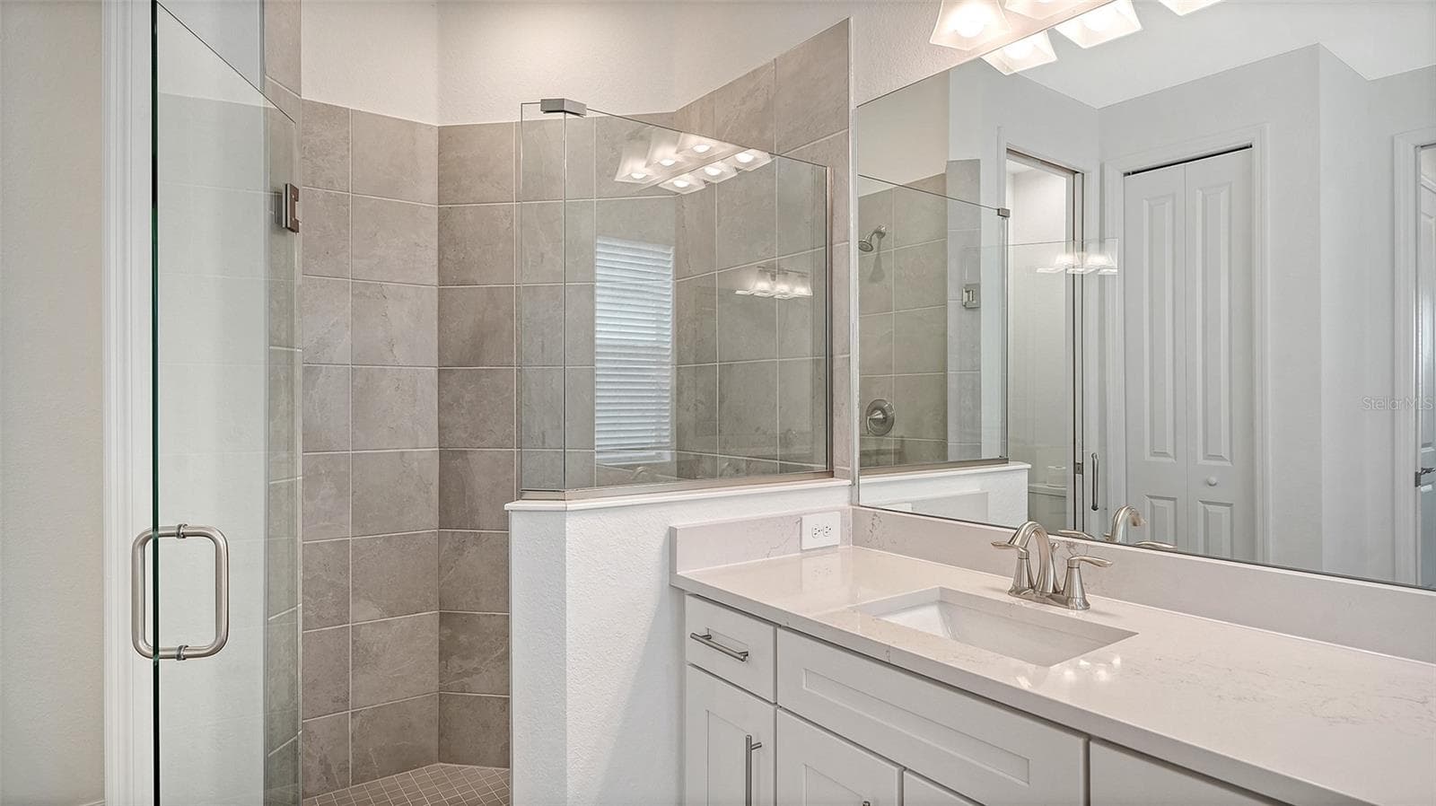 Single Family Residence at 19618 CONCH DR, LAKEWOOD RANCH, photo 24 of 44