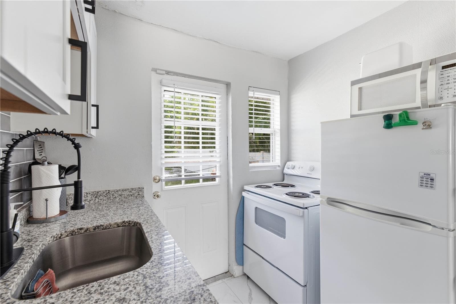 606 kitchen - 604 MCLENNAN ST, CLEARWATER