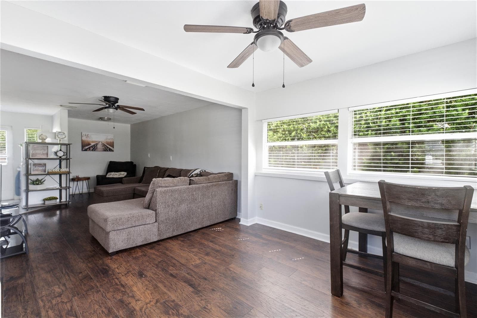 606 living room - 604 MCLENNAN ST, CLEARWATER