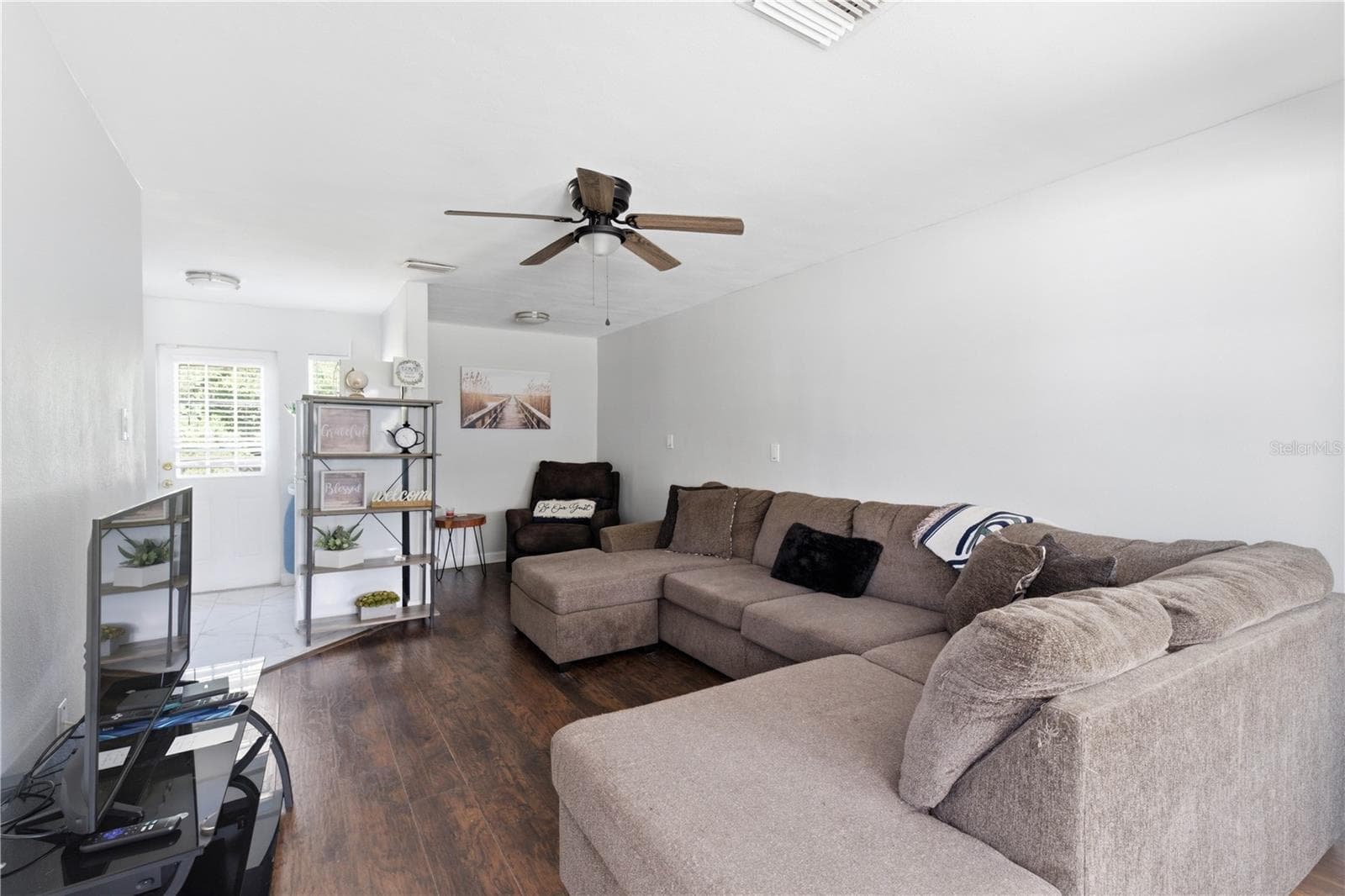 606 living room - 604 MCLENNAN ST, CLEARWATER