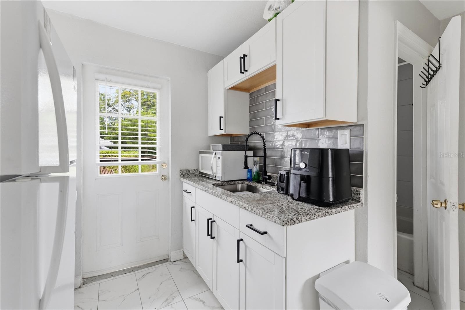 604 kitchen - 604 MCLENNAN ST, CLEARWATER