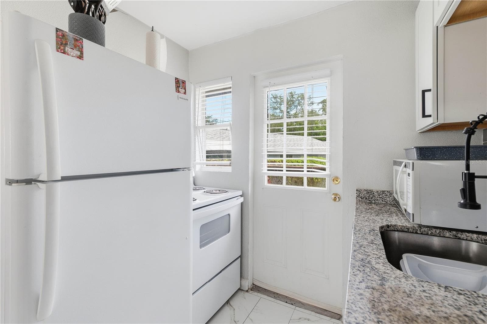 604 kitchen - 604 MCLENNAN ST, CLEARWATER