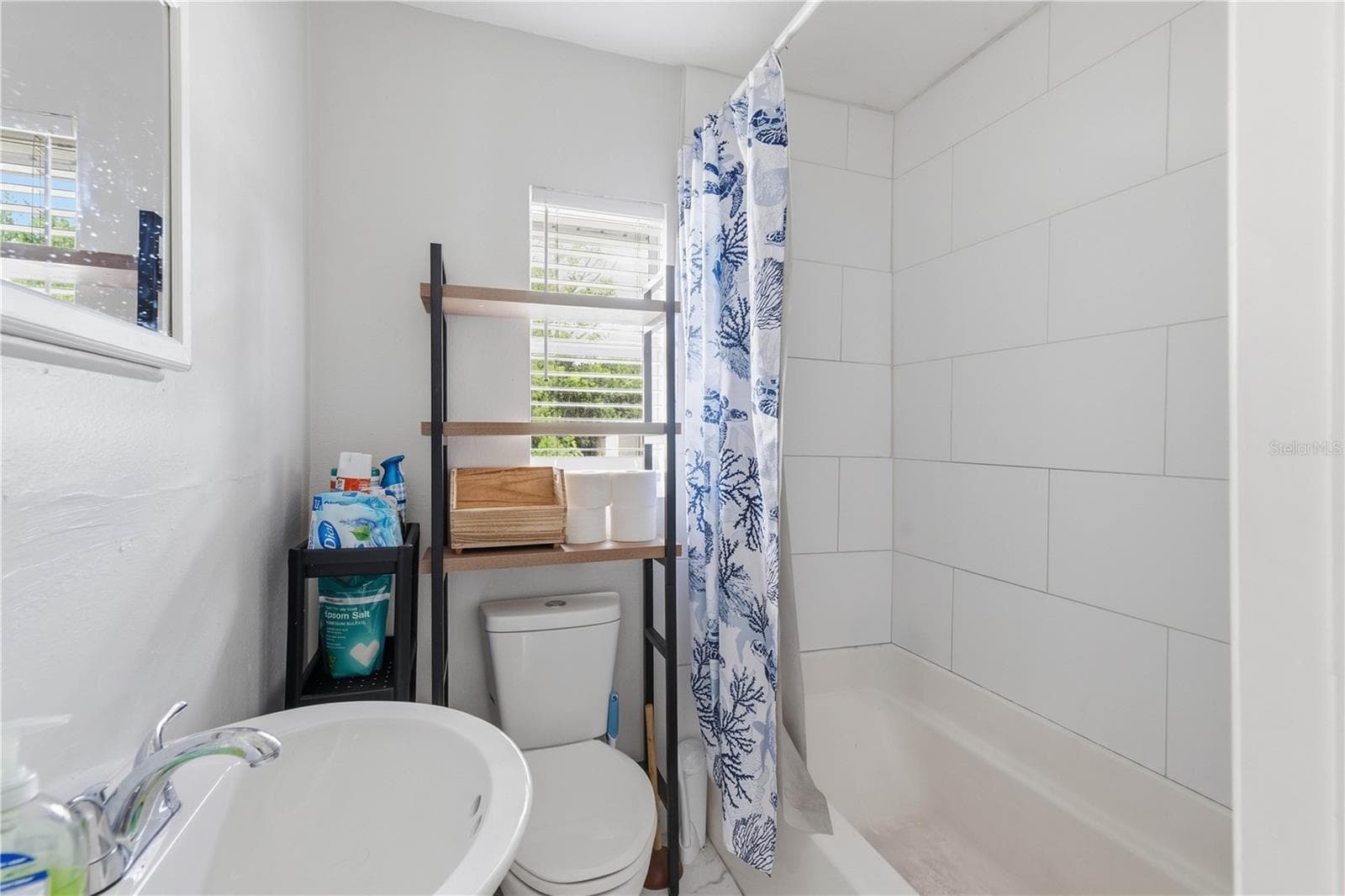 604 bathroom - 604 MCLENNAN ST, CLEARWATER