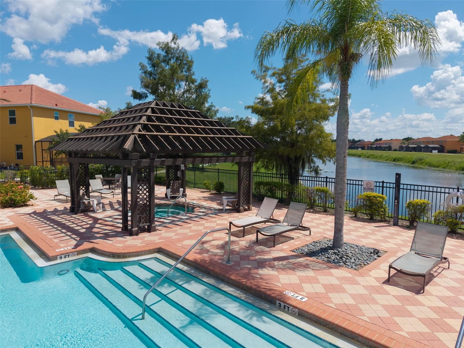 Bella Vida community pool, gazebo and spa. - 337 MARCELLO BLVD, KISSIMMEE