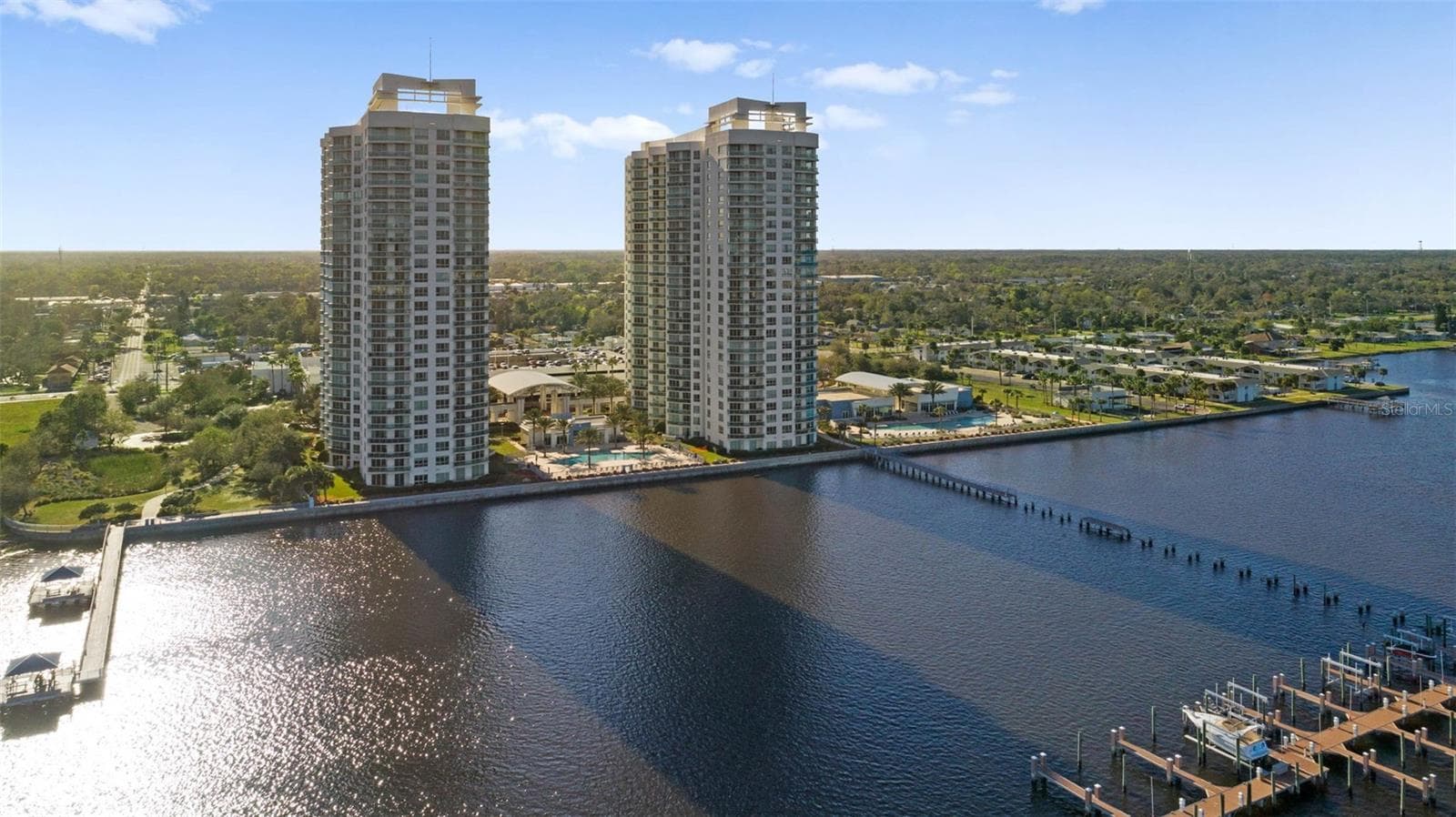 241 RIVERSIDE DR #2006
