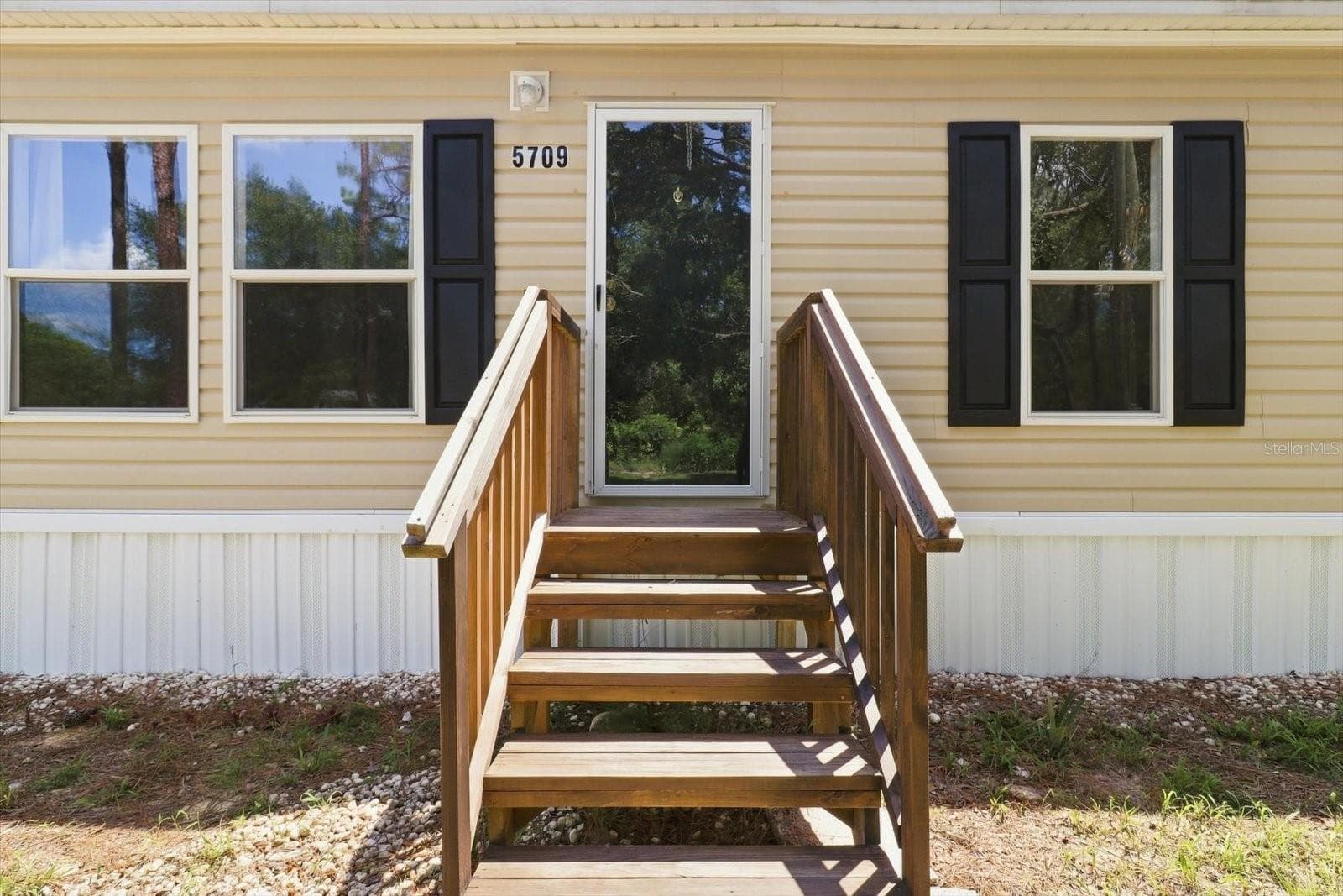 Manufactured Home at 5709 S LEOPARD PT, HOMOSASSA, photo 4 of 39