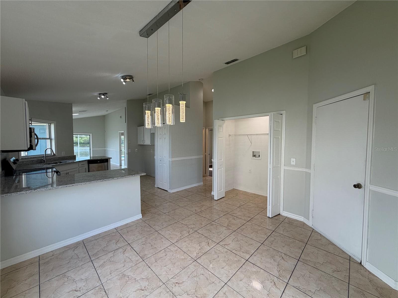 Single Family Residence at 225 SOUTHBRIDGE CIR, KISSIMMEE, photo 3 of 37