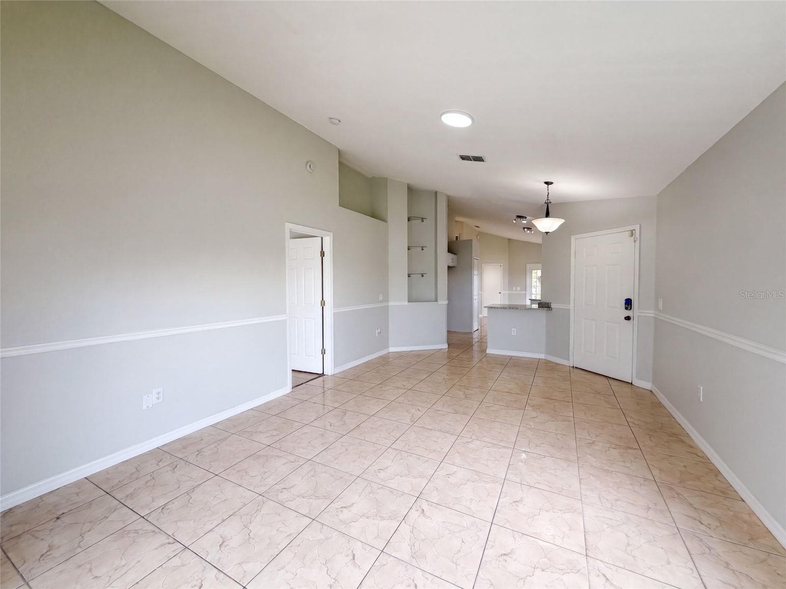 Single Family Residence at 225 SOUTHBRIDGE CIR, KISSIMMEE, photo 9 of 37