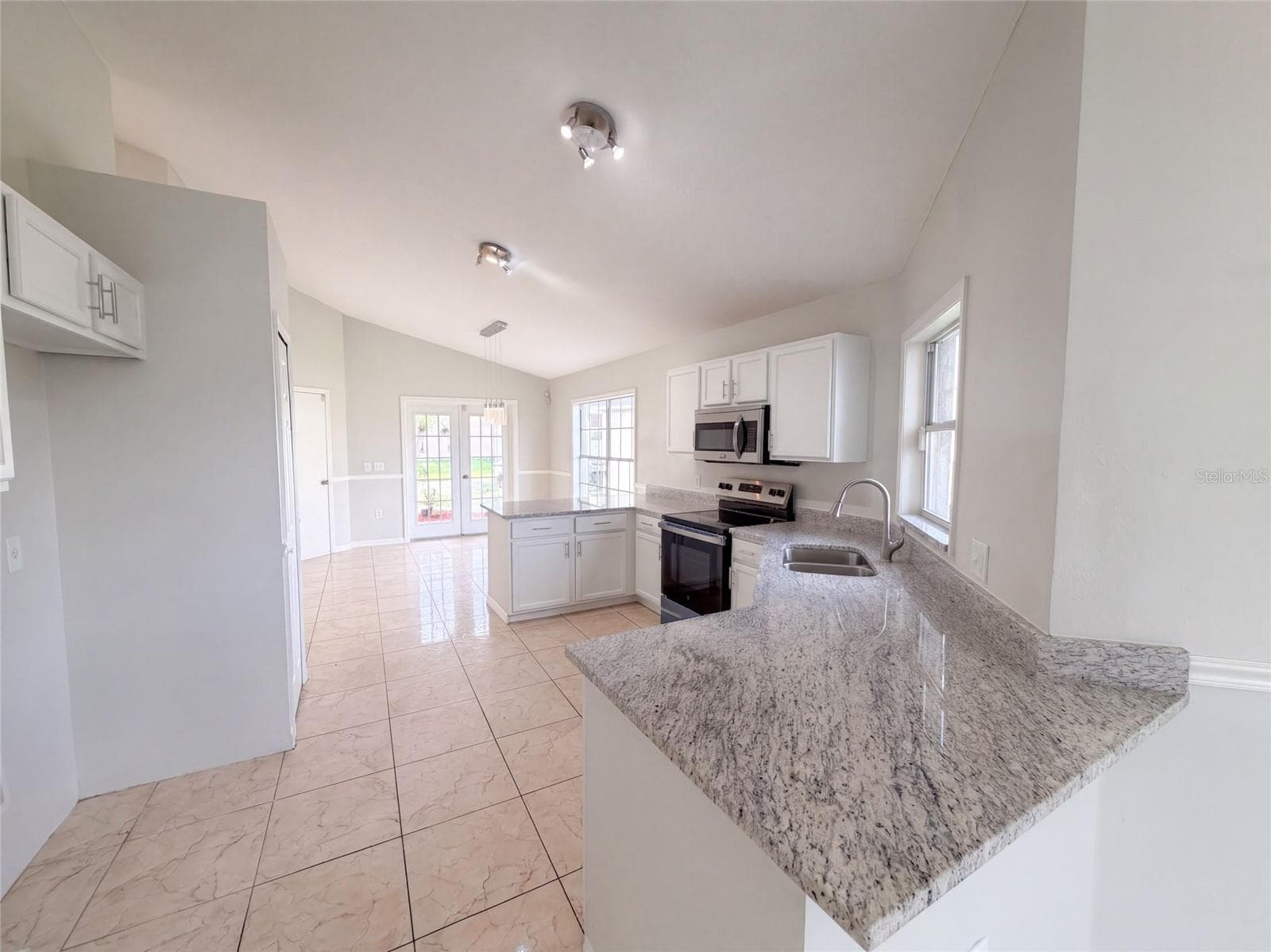 Single Family Residence at 225 SOUTHBRIDGE CIR, KISSIMMEE, photo 13 of 37