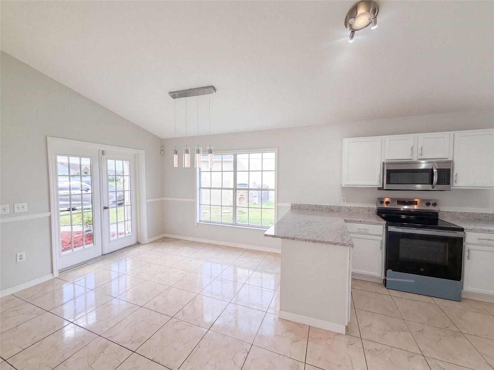 Single Family Residence at 225 SOUTHBRIDGE CIR, KISSIMMEE, photo 15 of 37