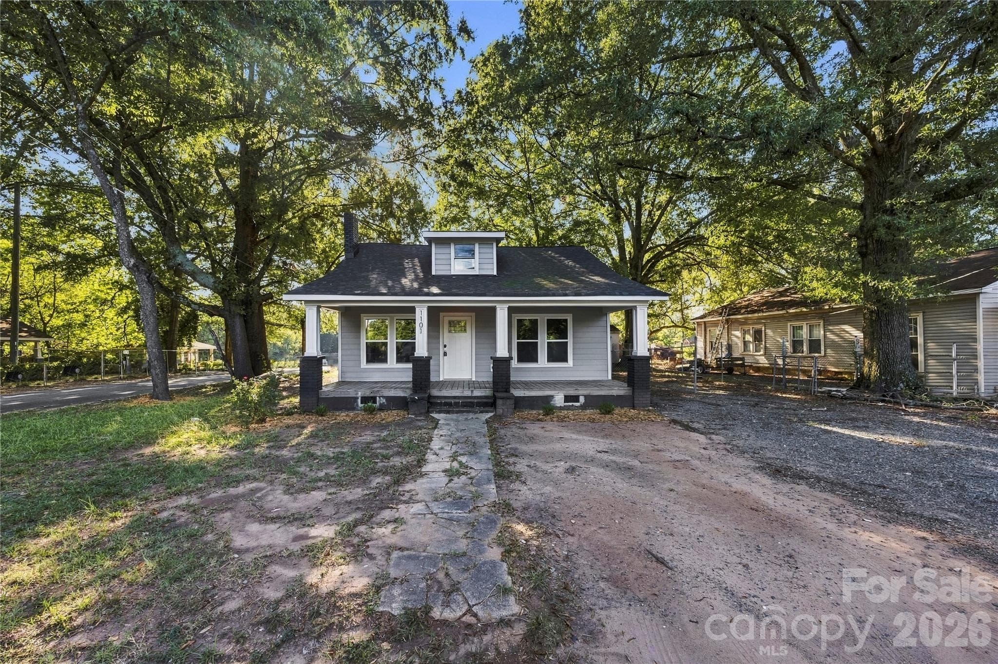 Single Family Residence at 1101 Opal Street, Charlotte, photo 2 of 27