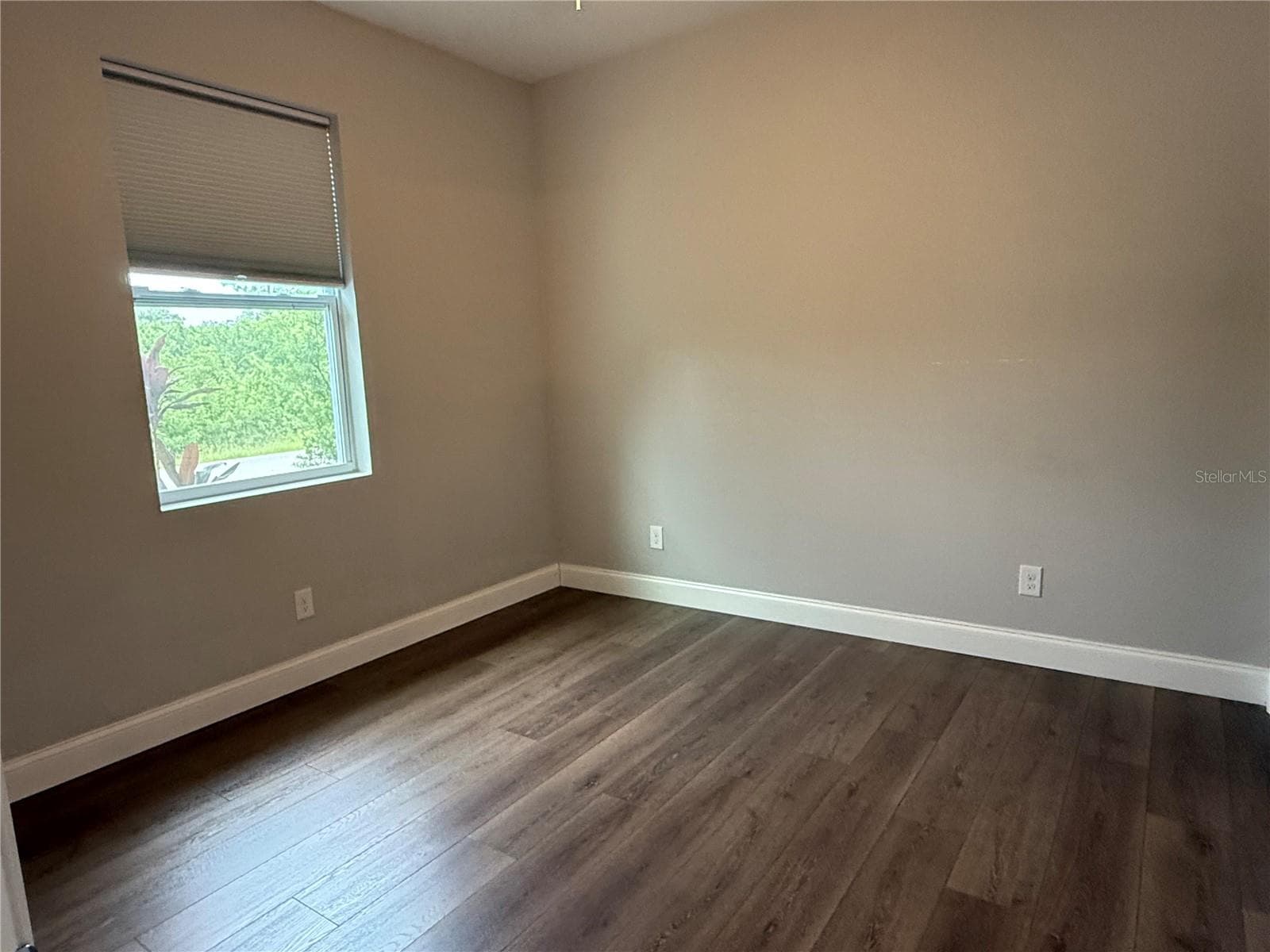 Half Duplex at 10371 KIDRON AVE, ENGLEWOOD, photo 6 of 14