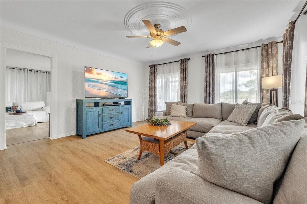 Single Family Residence at 2947 ARGYLE RD, VENICE, photo 12 of 62