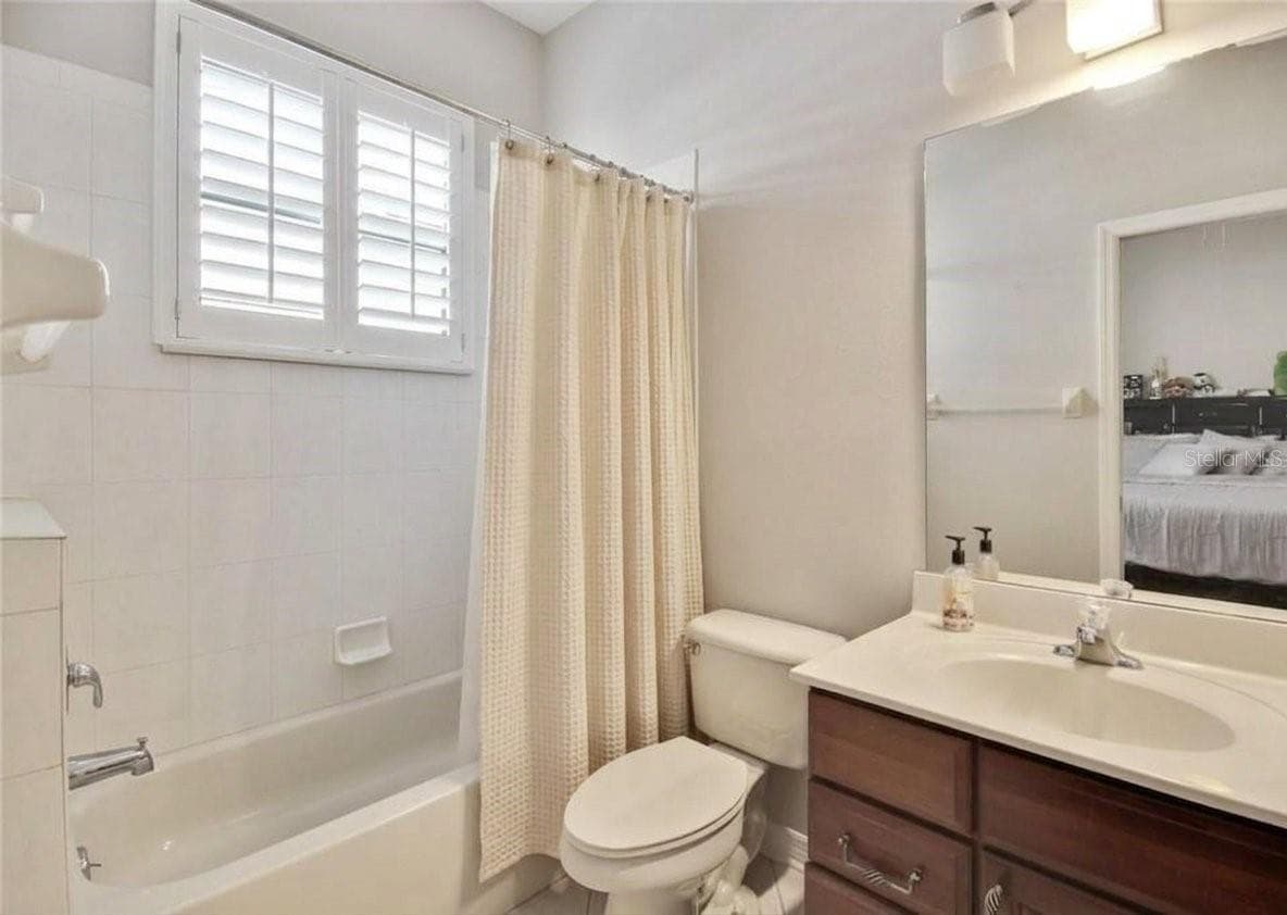 Second bathroom first floor - 8552 KESWICK POINTE DR, ORLANDO