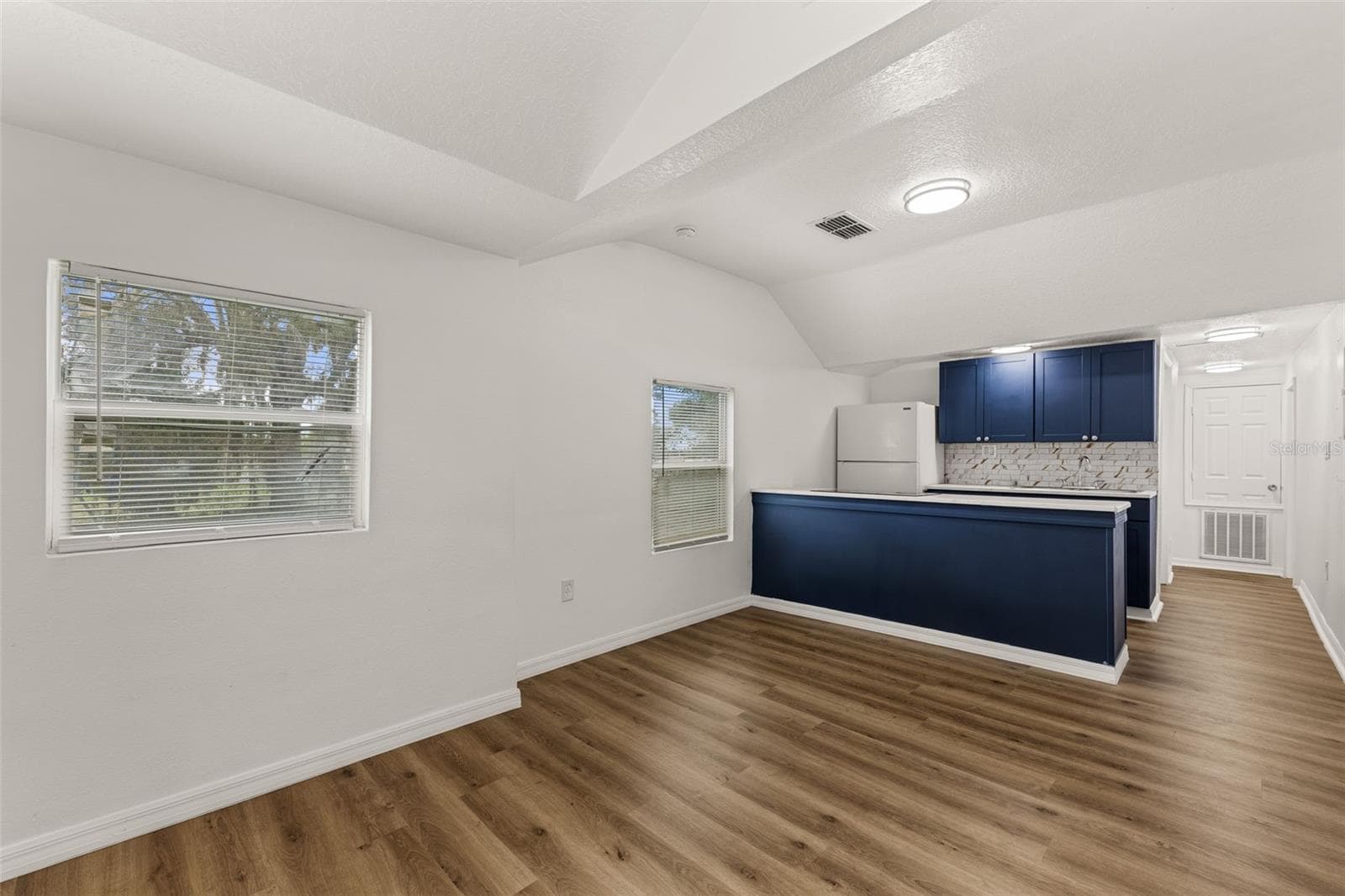 Single Family Residence at 828 BOOKER AVE, SEBRING, photo 8 of 35