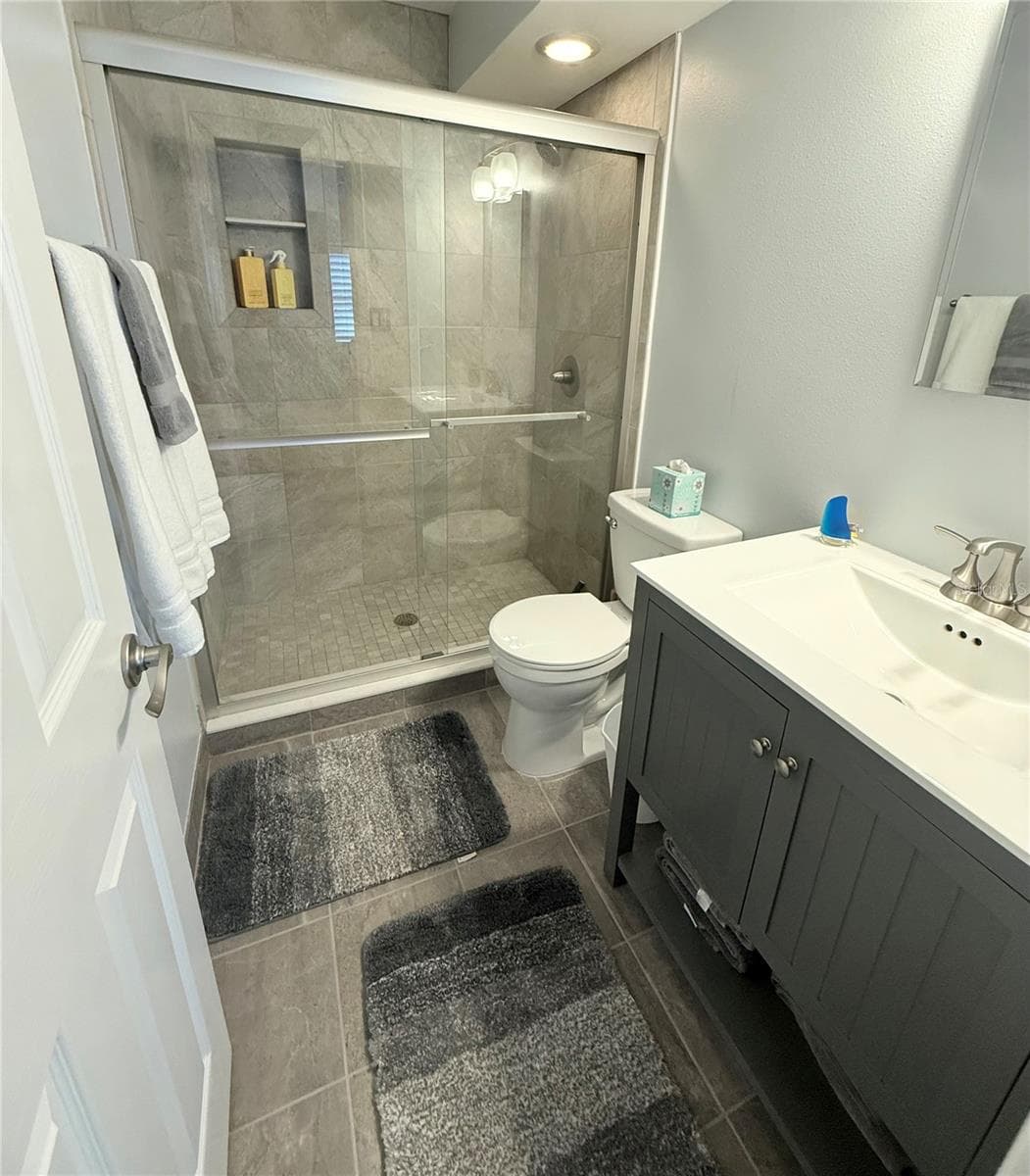 Primary en-suite bath - 325 N CAUSEWAY #1070, NEW SMYRNA BEACH