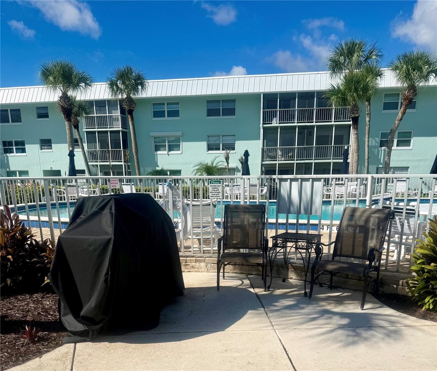 Gas grill - 325 N CAUSEWAY #1070, NEW SMYRNA BEACH