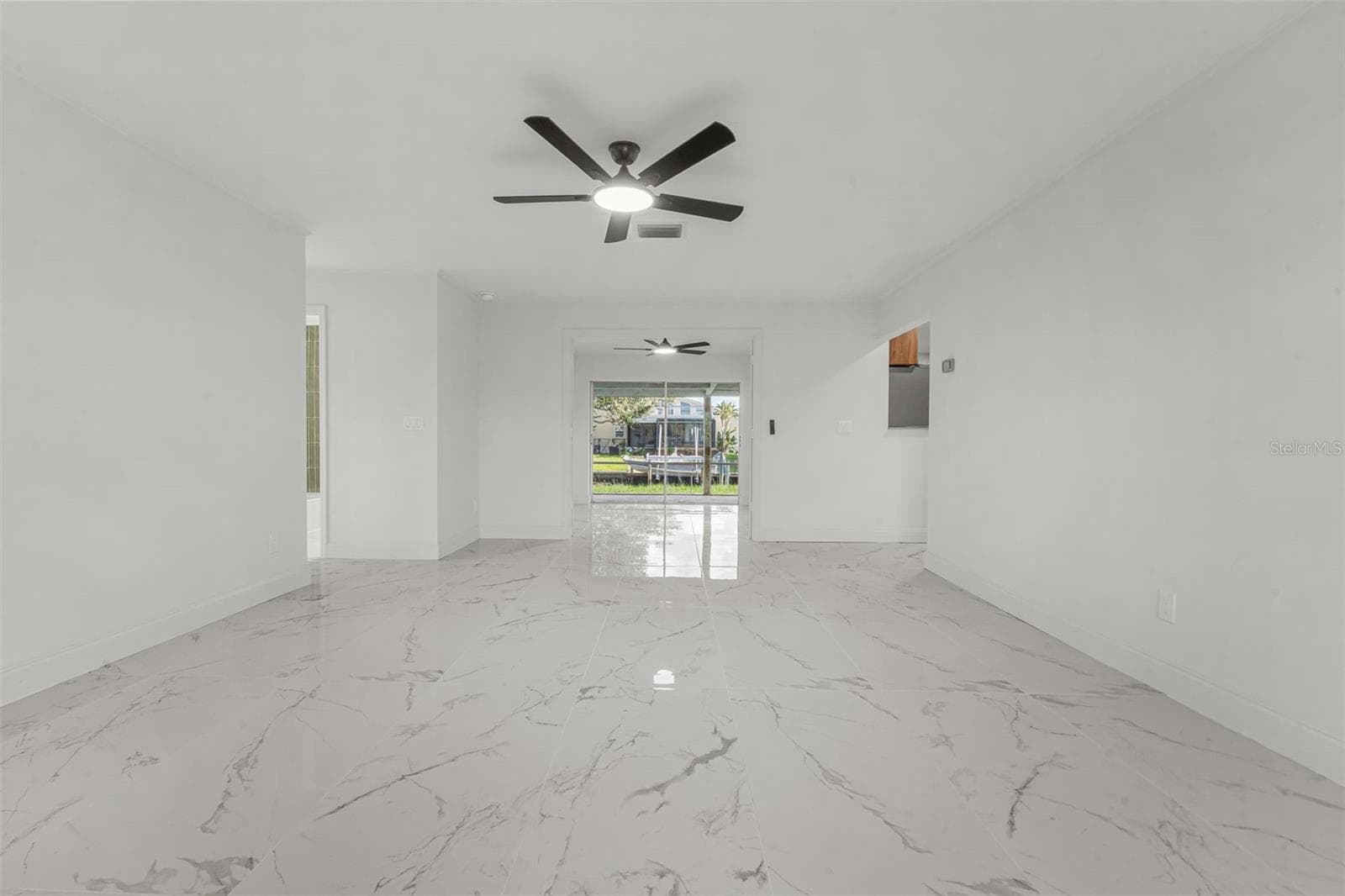 Single Family Residence at 4405 PINFISH LN, PALMETTO, photo 7 of 41