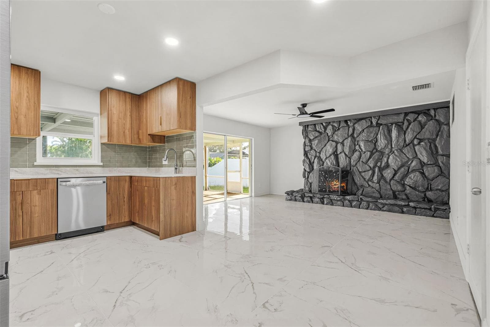 Single Family Residence at 4405 PINFISH LN, PALMETTO, photo 10 of 41