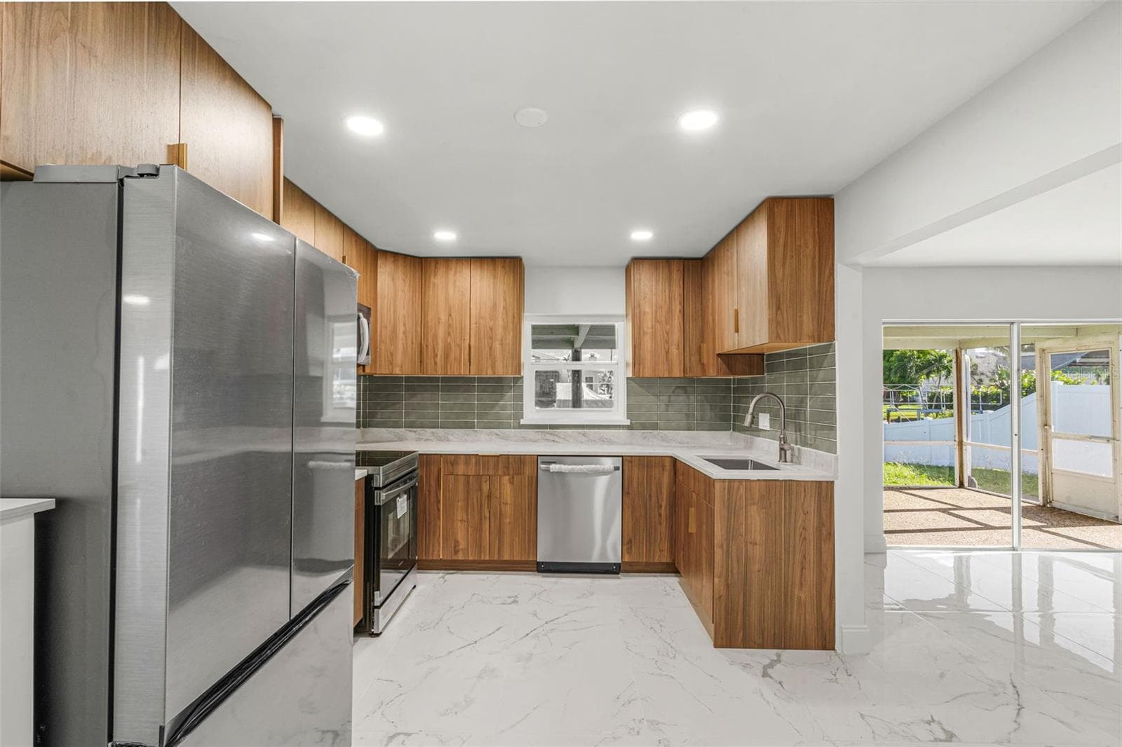 Single Family Residence at 4405 PINFISH LN, PALMETTO, photo 11 of 41