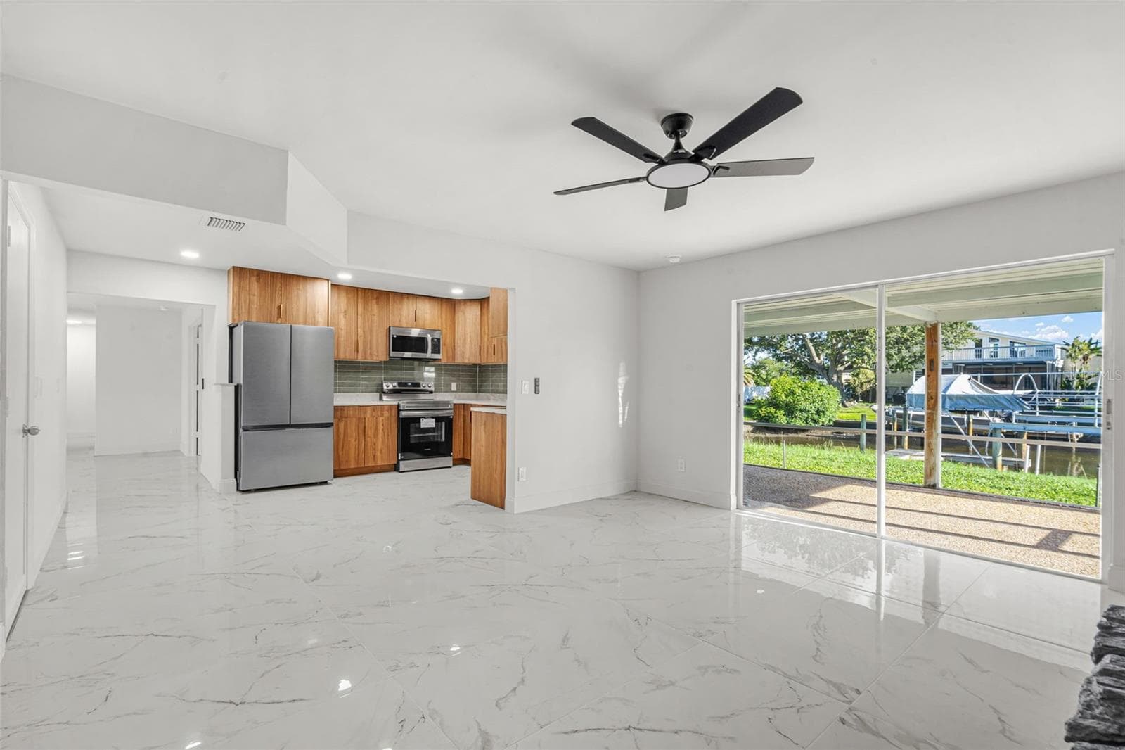 Single Family Residence at 4405 PINFISH LN, PALMETTO, photo 13 of 41