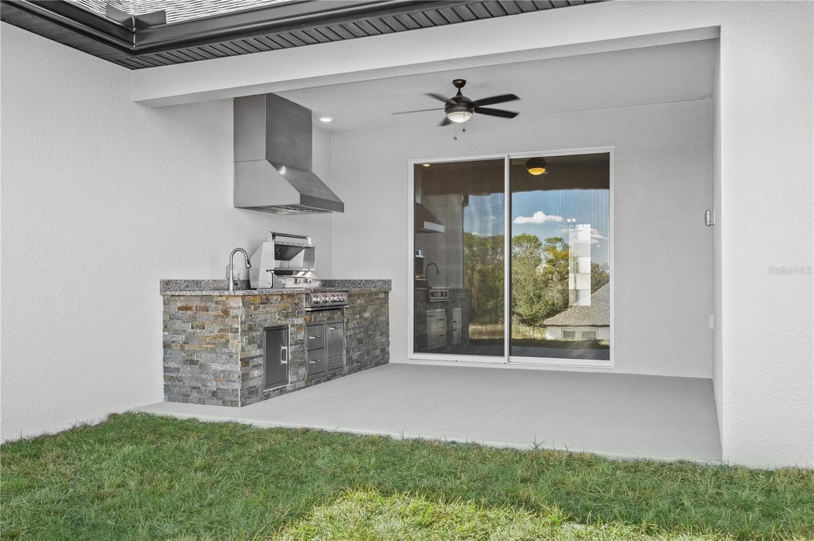 Covered area to relax outdoors. - 3849 SADDLE HILL TRL, FRUITLAND PARK