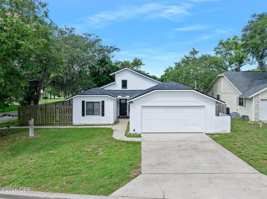 5 WINDING WOODS TRL