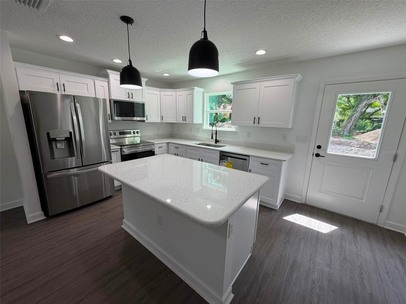 Single Family Residence at 13953 SE 51ST CT, SUMMERFIELD, photo 2 of 13