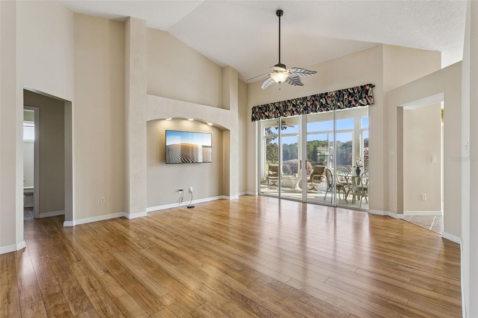Single Family Residence at 24242 E BELLE MEDE DR, LEESBURG, photo 15 of 61
