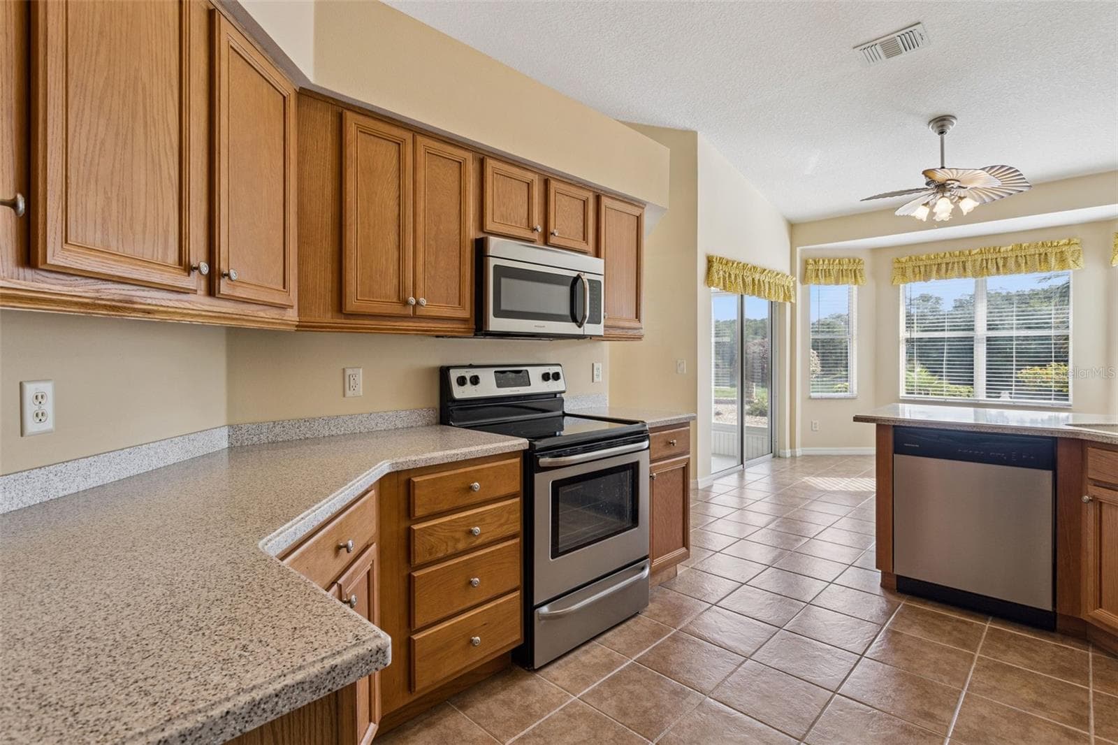 Single Family Residence at 24242 E BELLE MEDE DR, LEESBURG, photo 22 of 61