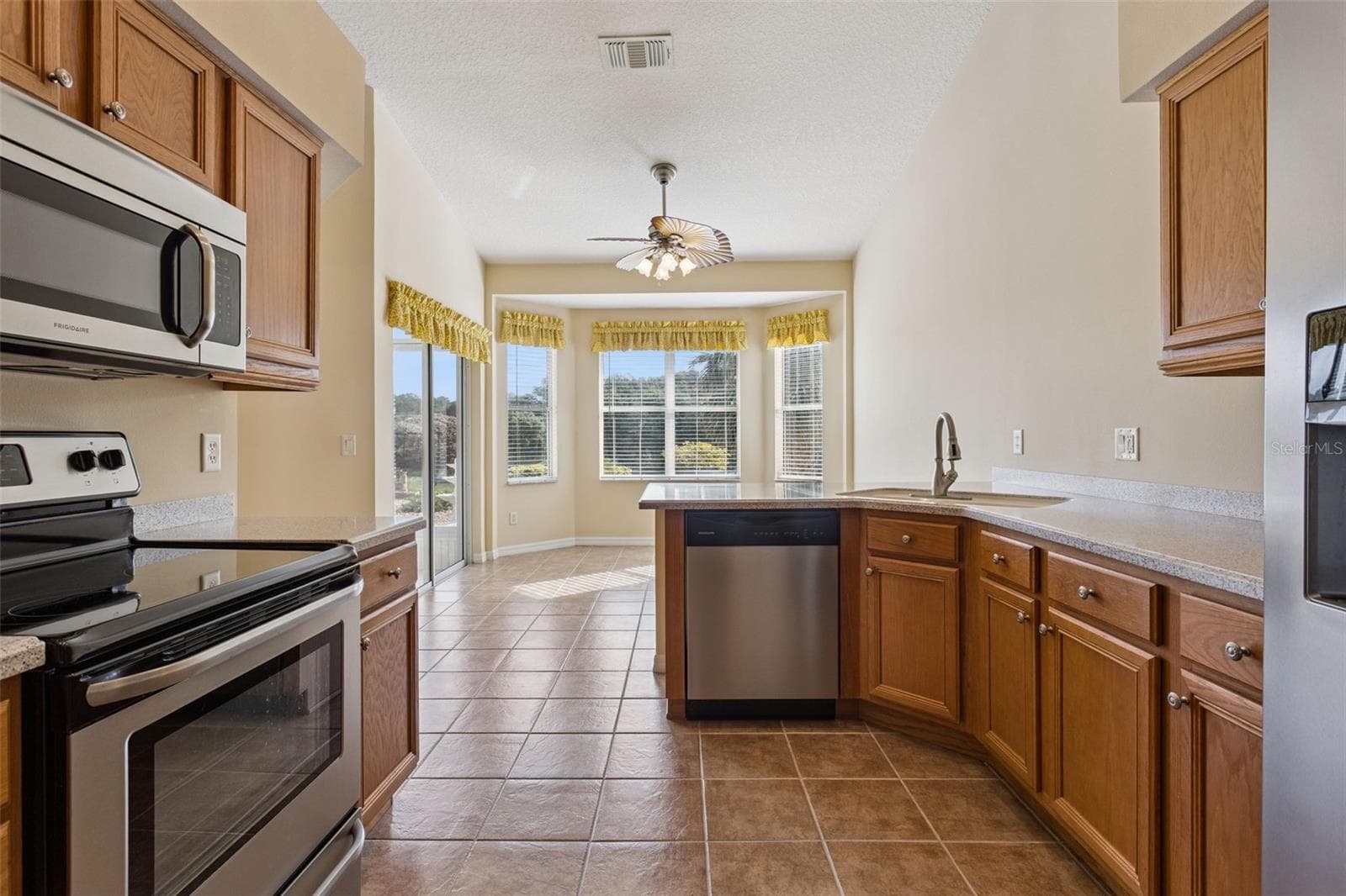 Single Family Residence at 24242 E BELLE MEDE DR, LEESBURG, photo 23 of 61