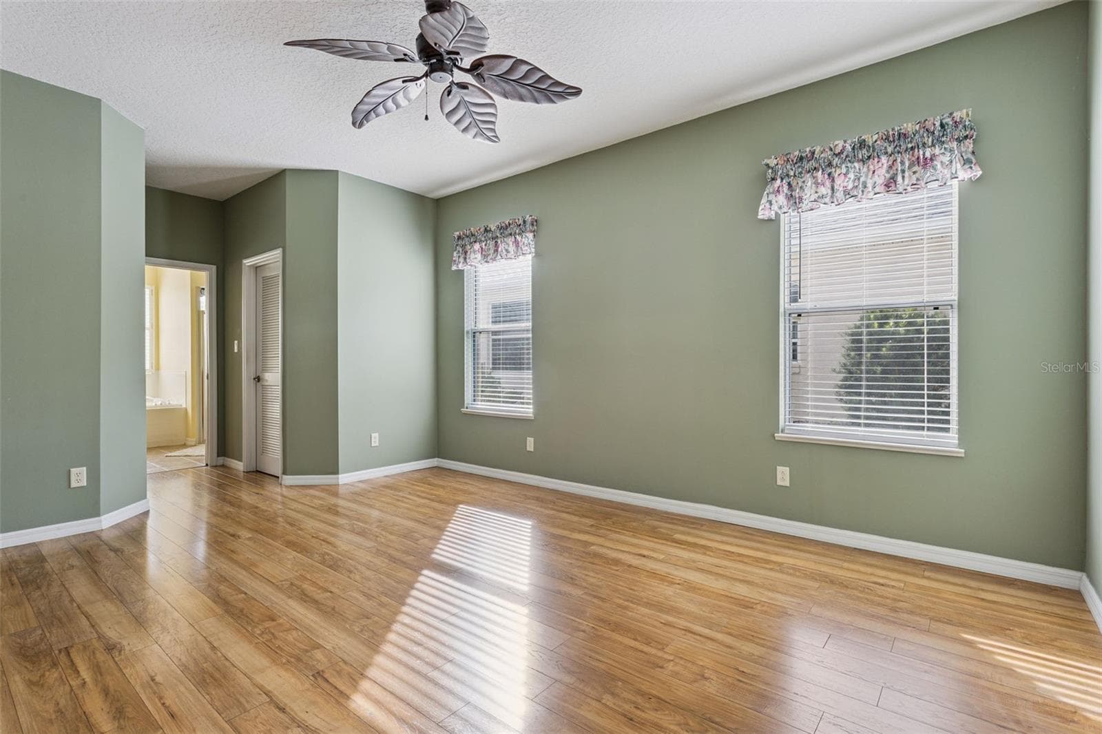 Single Family Residence at 24242 E BELLE MEDE DR, LEESBURG, photo 29 of 61