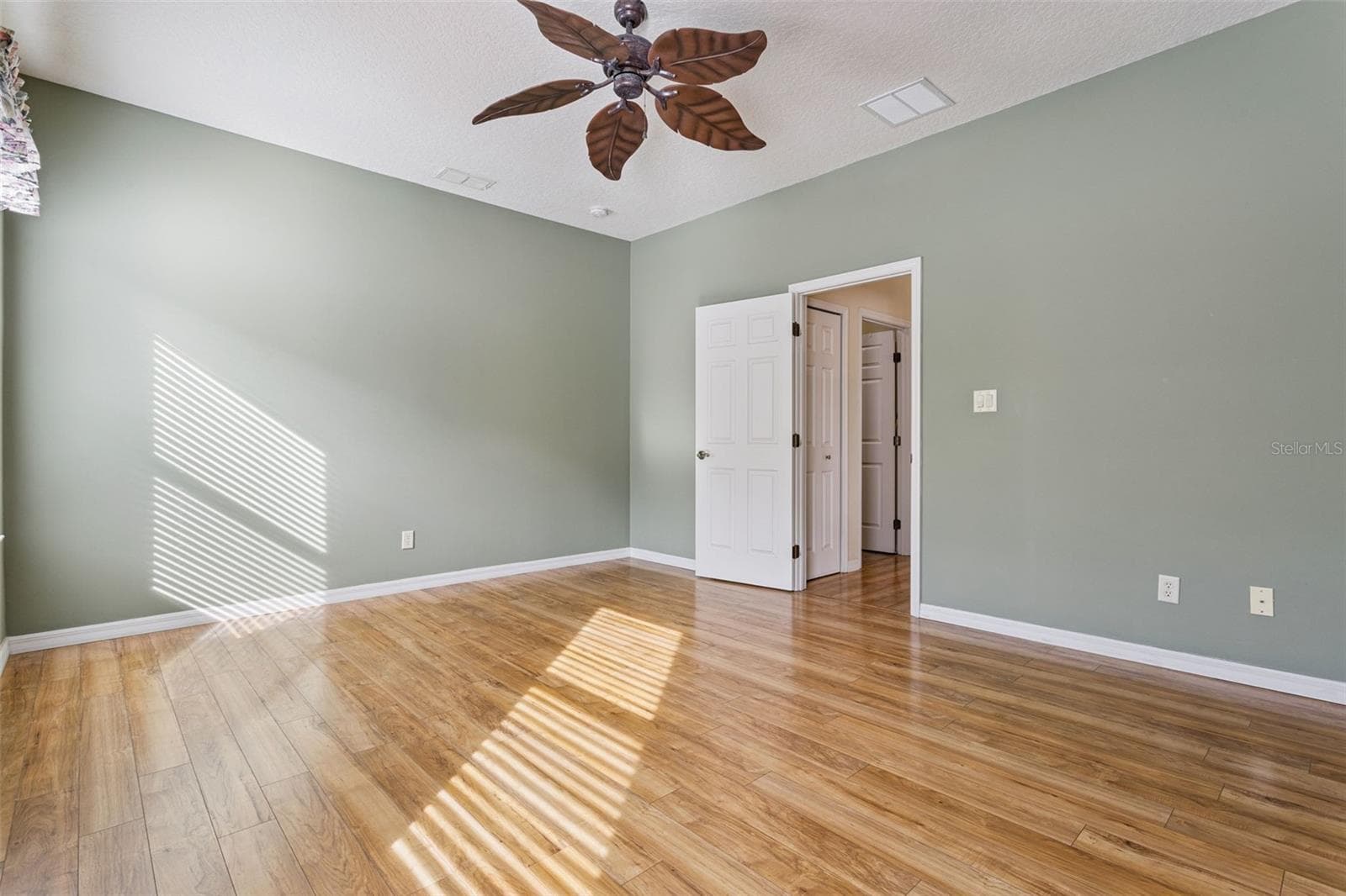 Single Family Residence at 24242 E BELLE MEDE DR, LEESBURG, photo 30 of 61