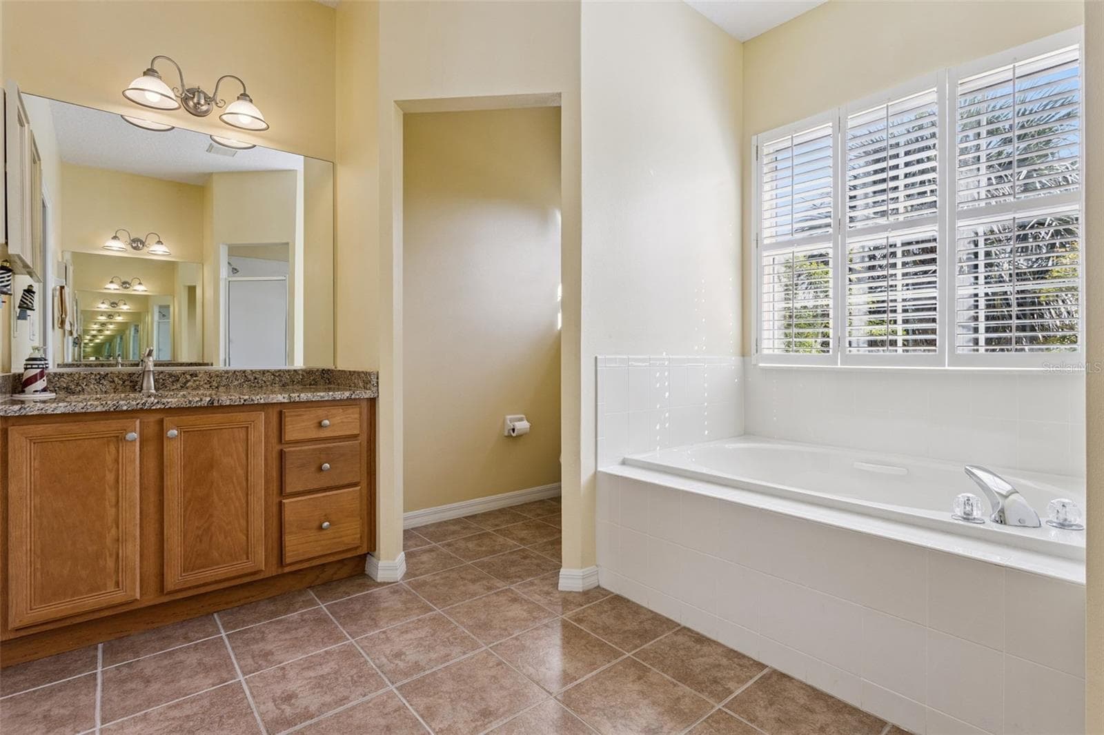 Primary Ensuite 1 of 2 Vanities - 24242 E BELLE MEDE DR, LEESBURG