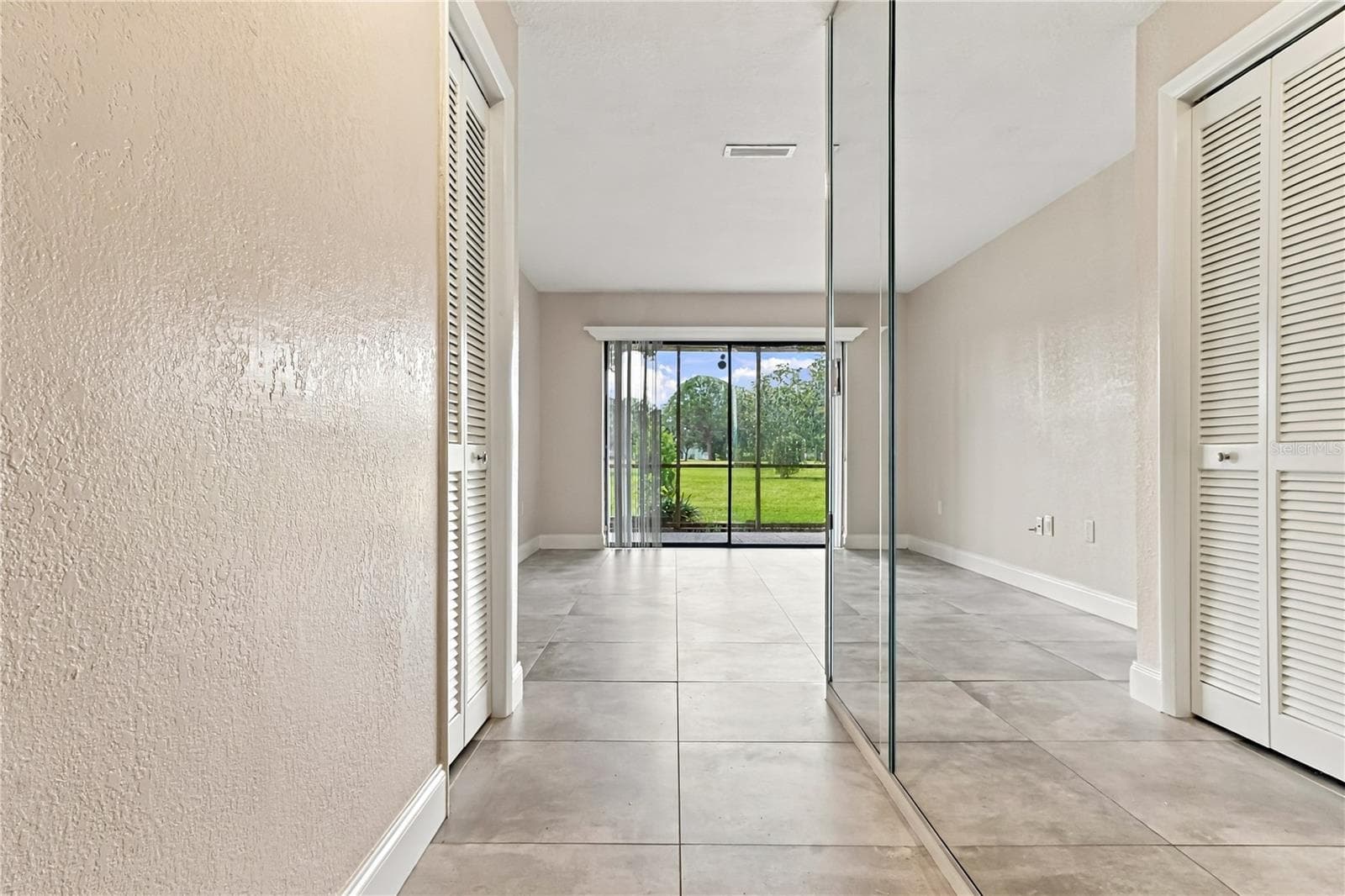 Foyer entry to villa - 260 MICHAELS CIR, OLDSMAR