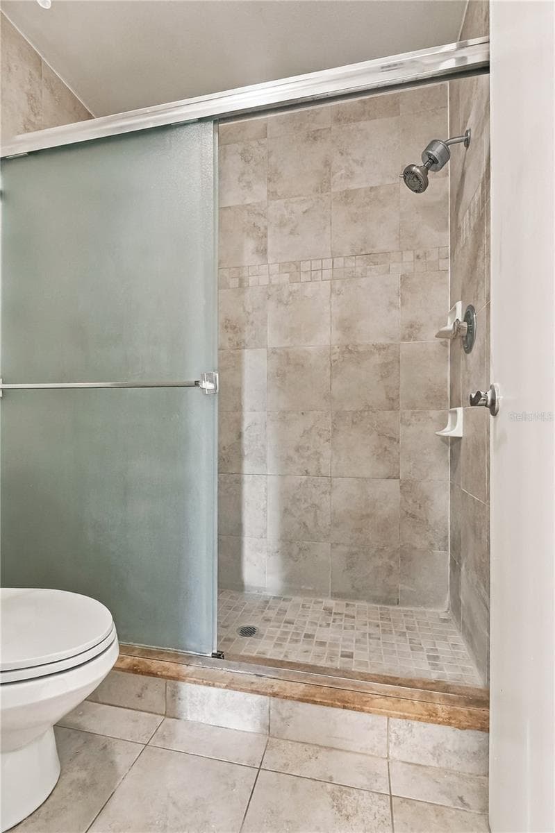Primary shower - 260 MICHAELS CIR, OLDSMAR