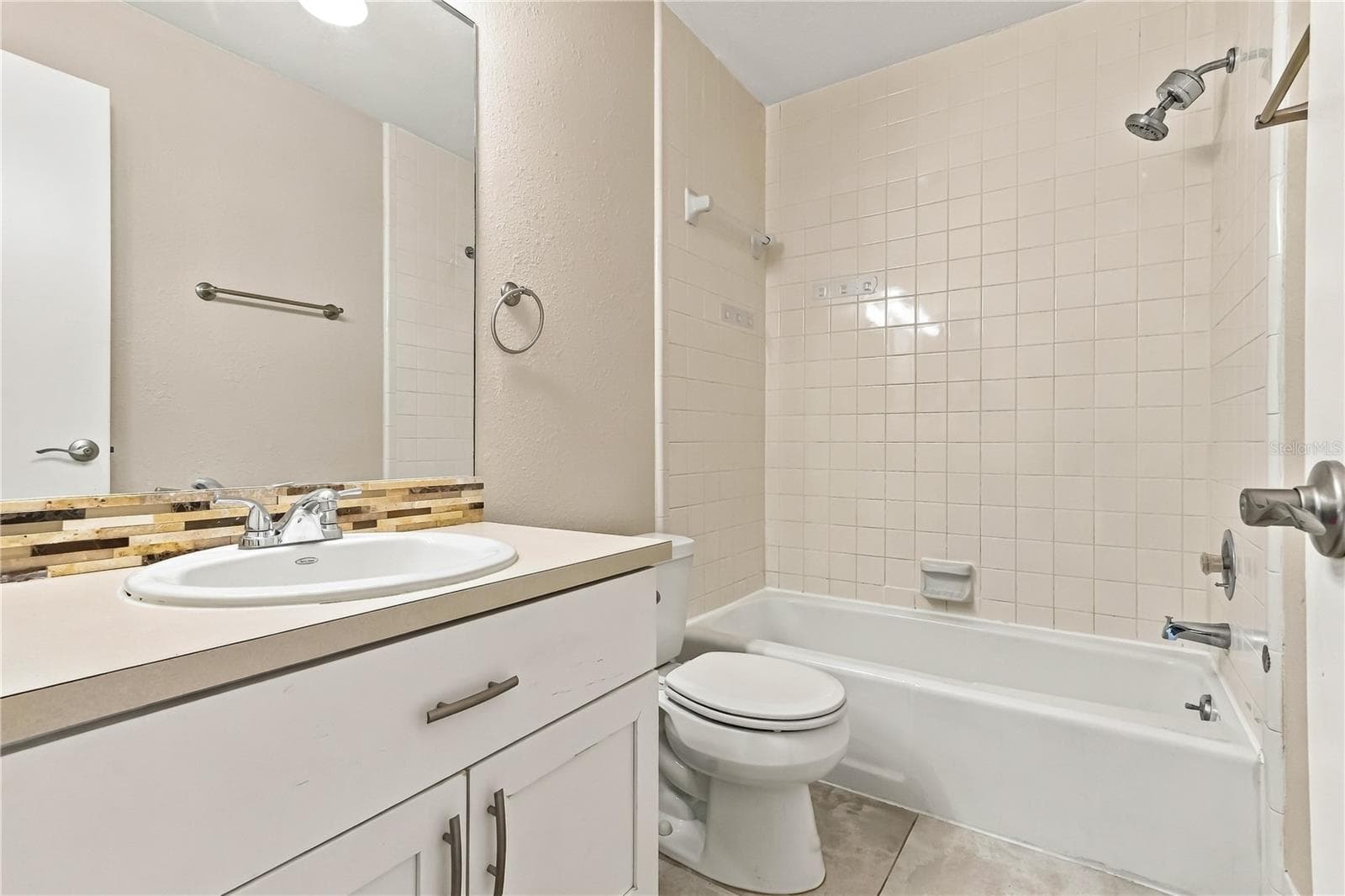 2nd bathroom - 260 MICHAELS CIR, OLDSMAR