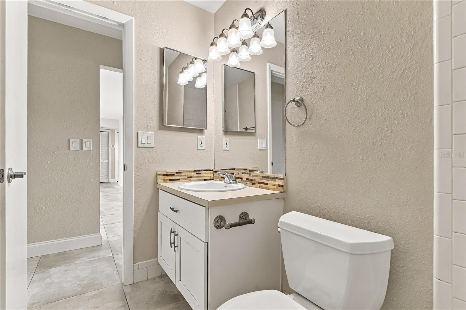 2nd bathroom - 260 MICHAELS CIR, OLDSMAR